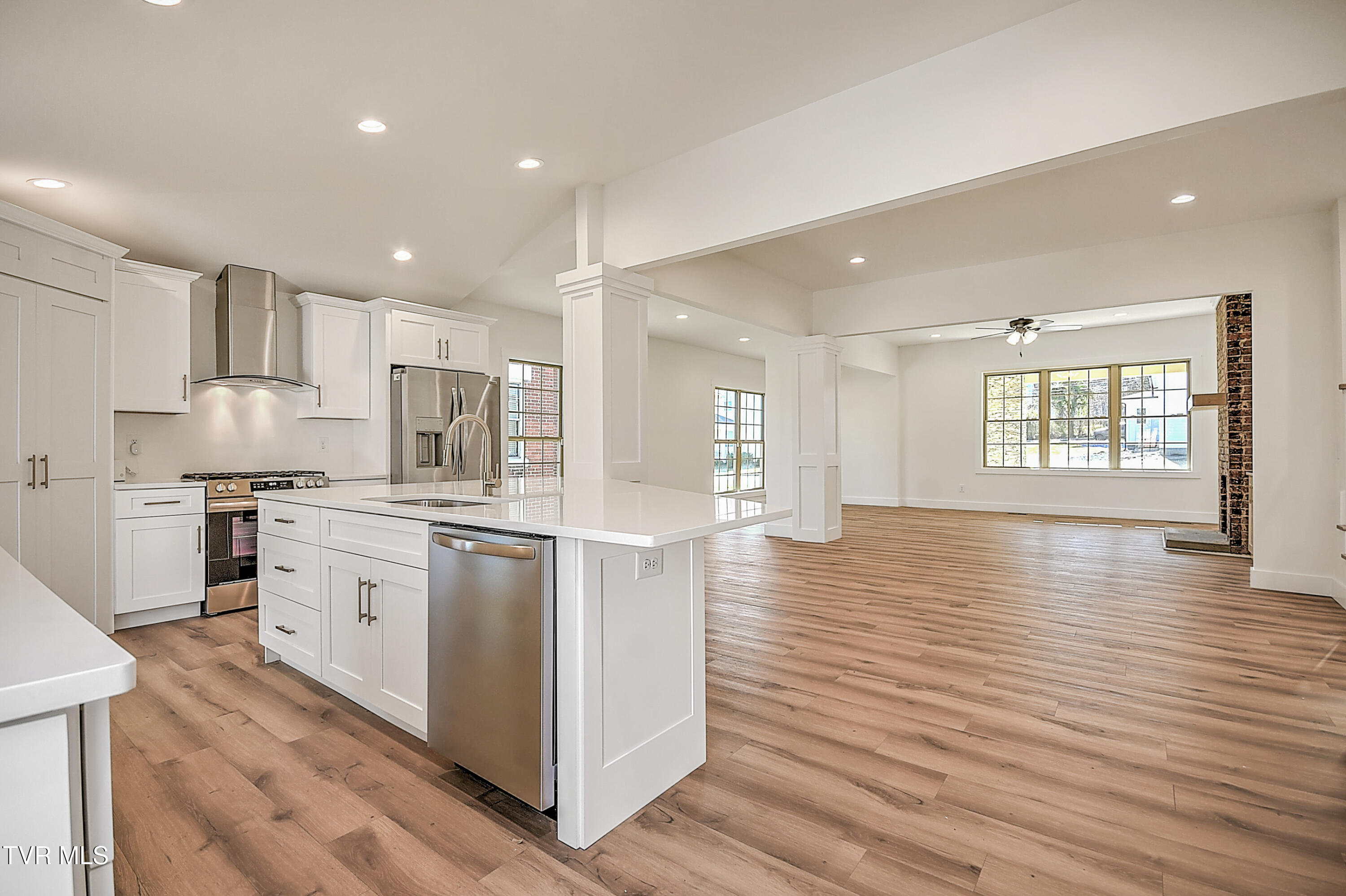 110 West Chestnut Street Property Photo 16