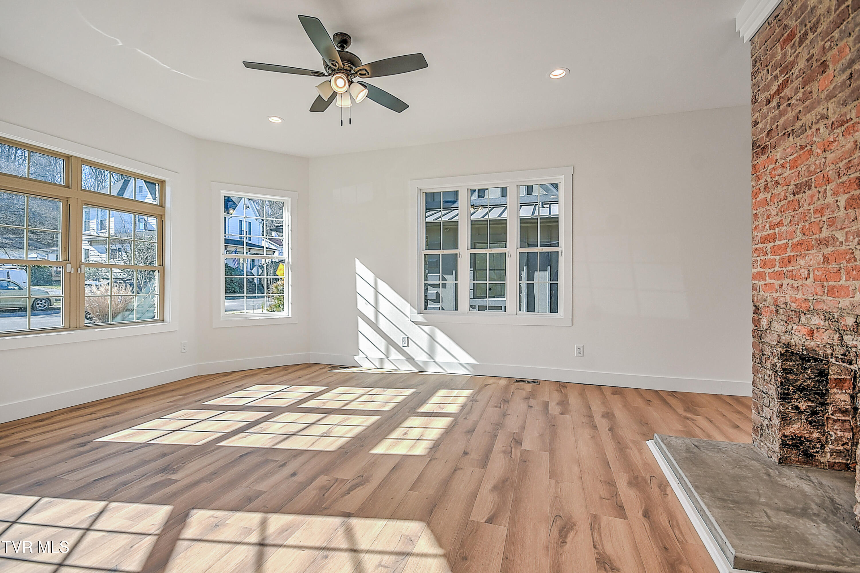 110 West Chestnut Street Property Photo 24