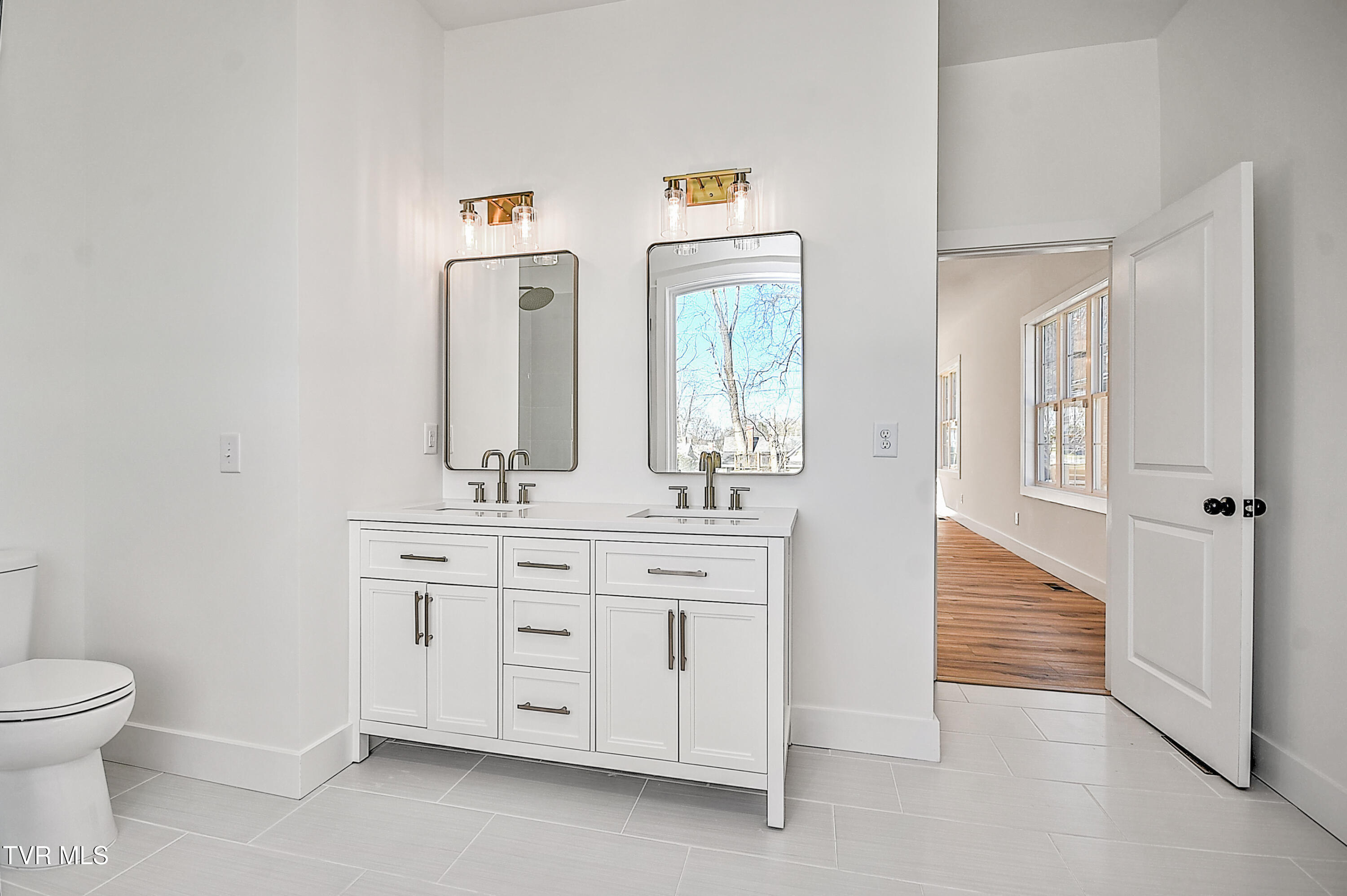 110 West Chestnut Street Property Photo 28