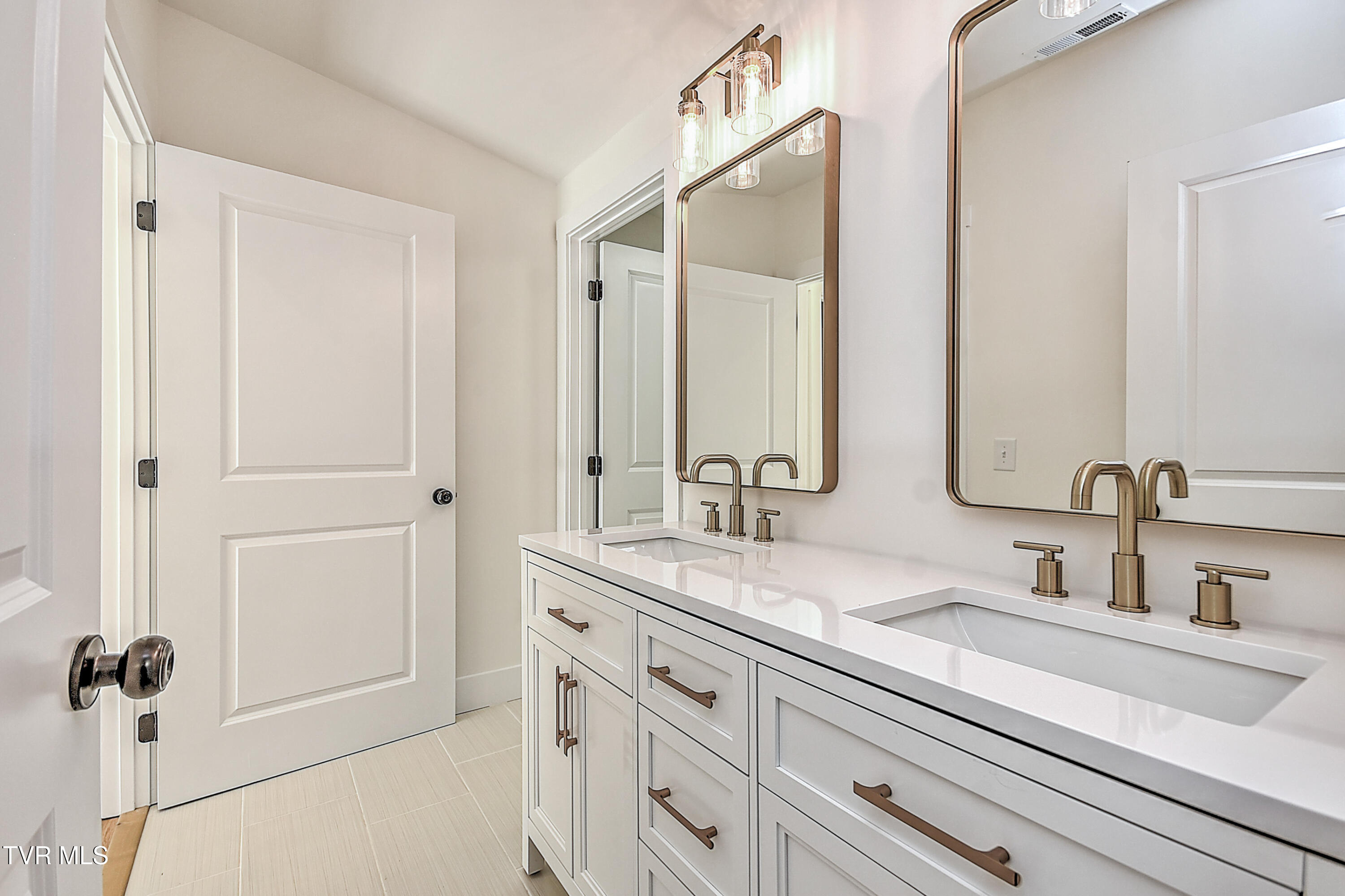 110 West Chestnut Street Property Photo 43