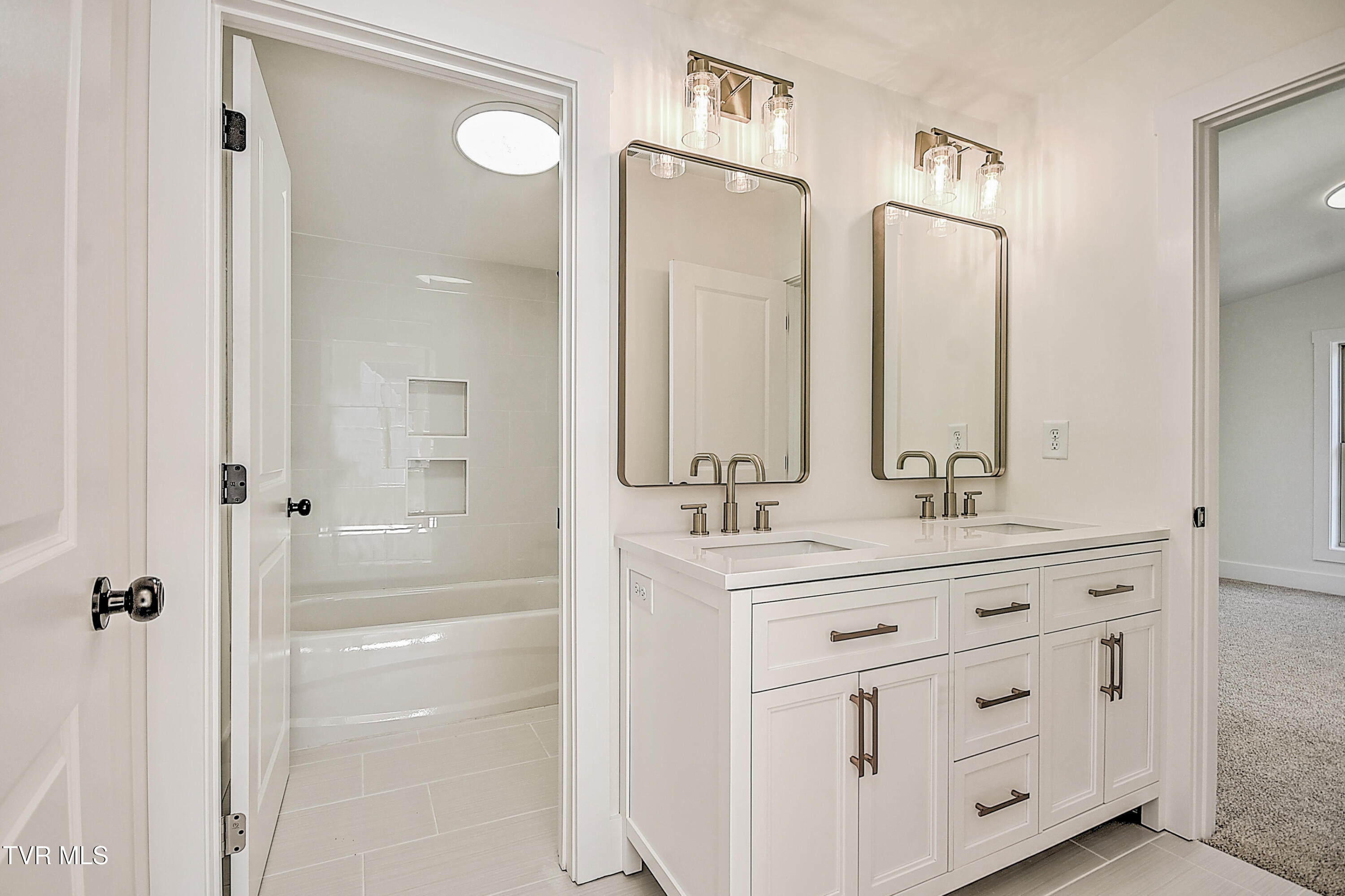 110 West Chestnut Street Property Photo 44