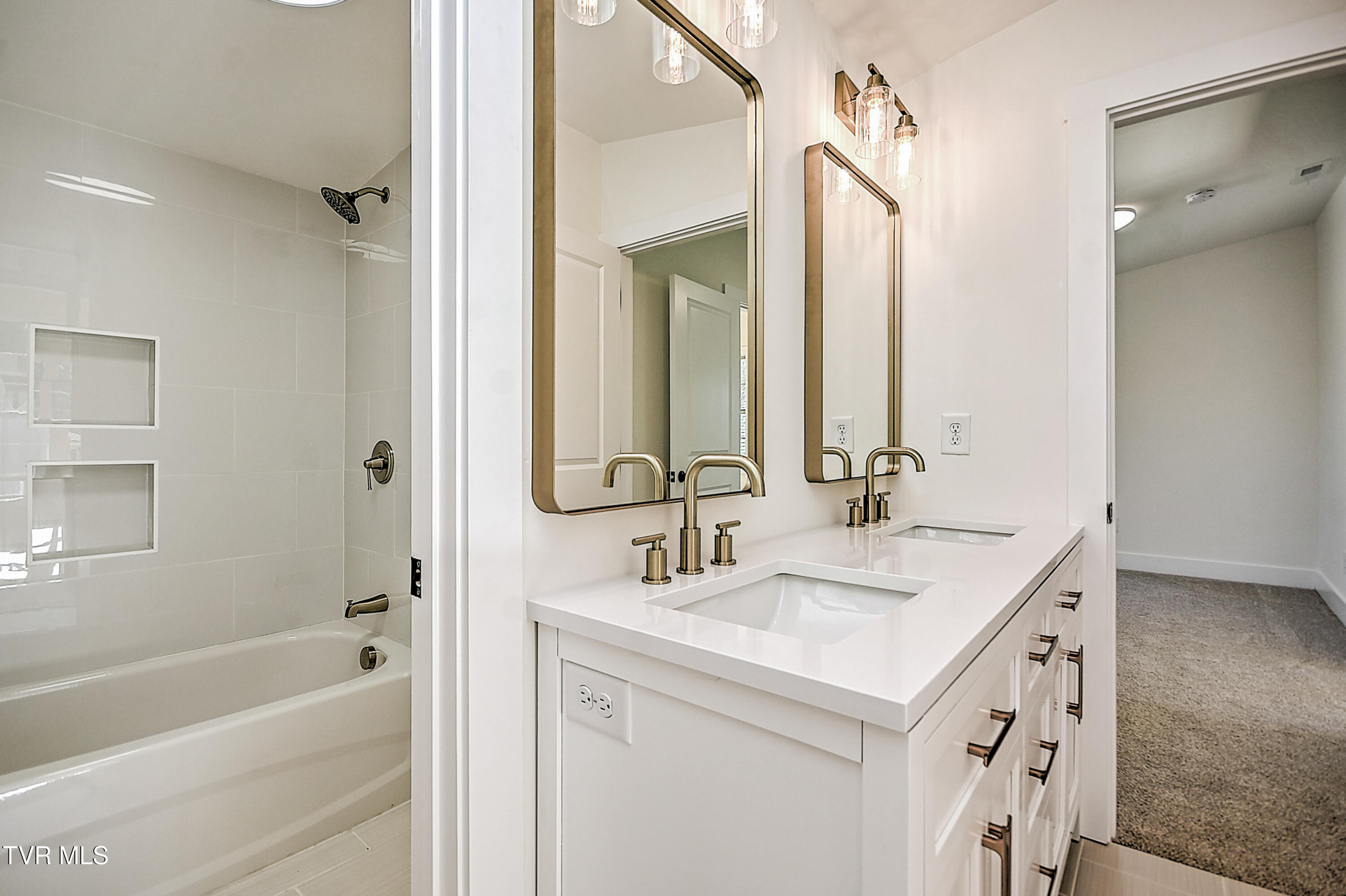 110 West Chestnut Street Property Photo 45