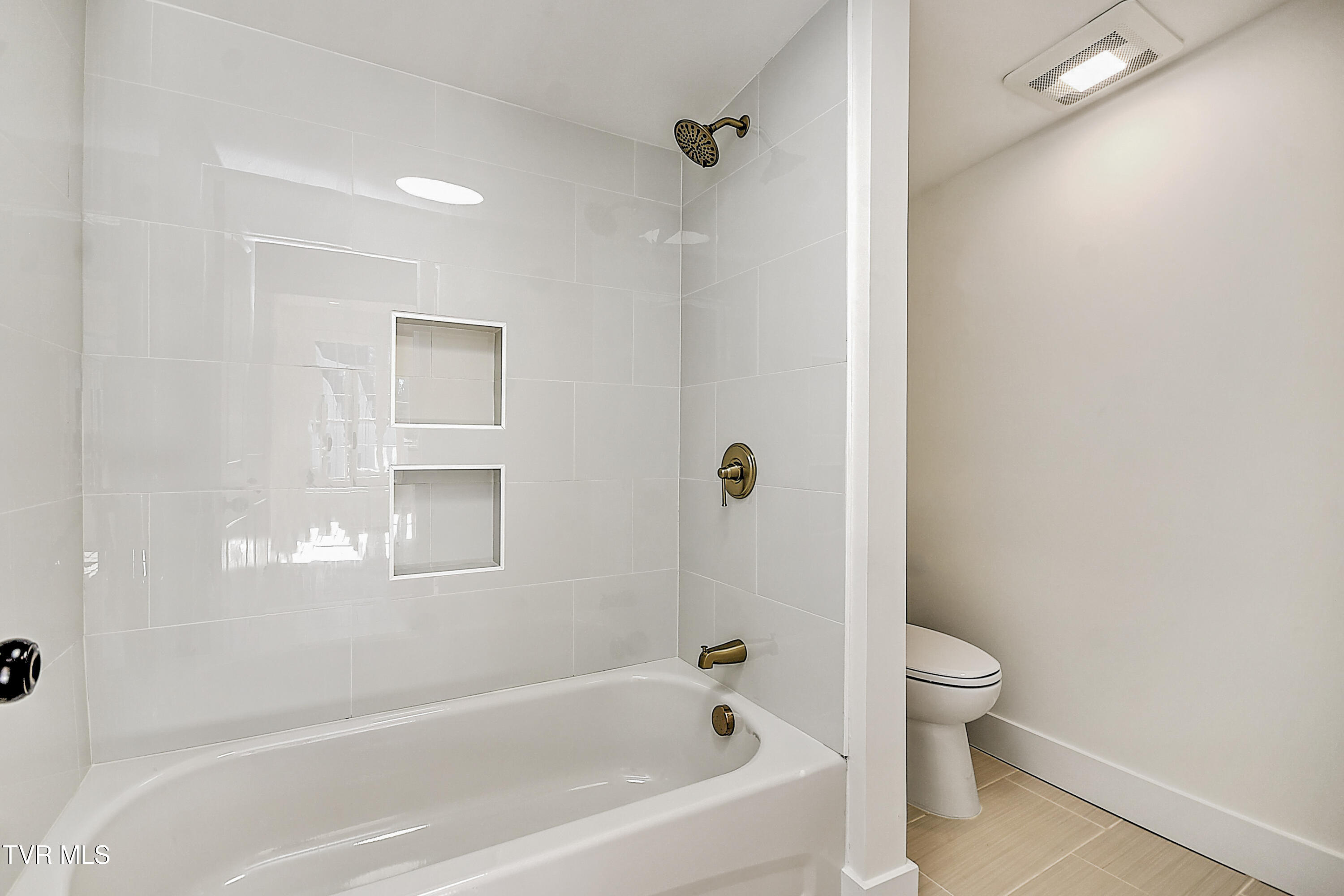 110 West Chestnut Street Property Photo 46
