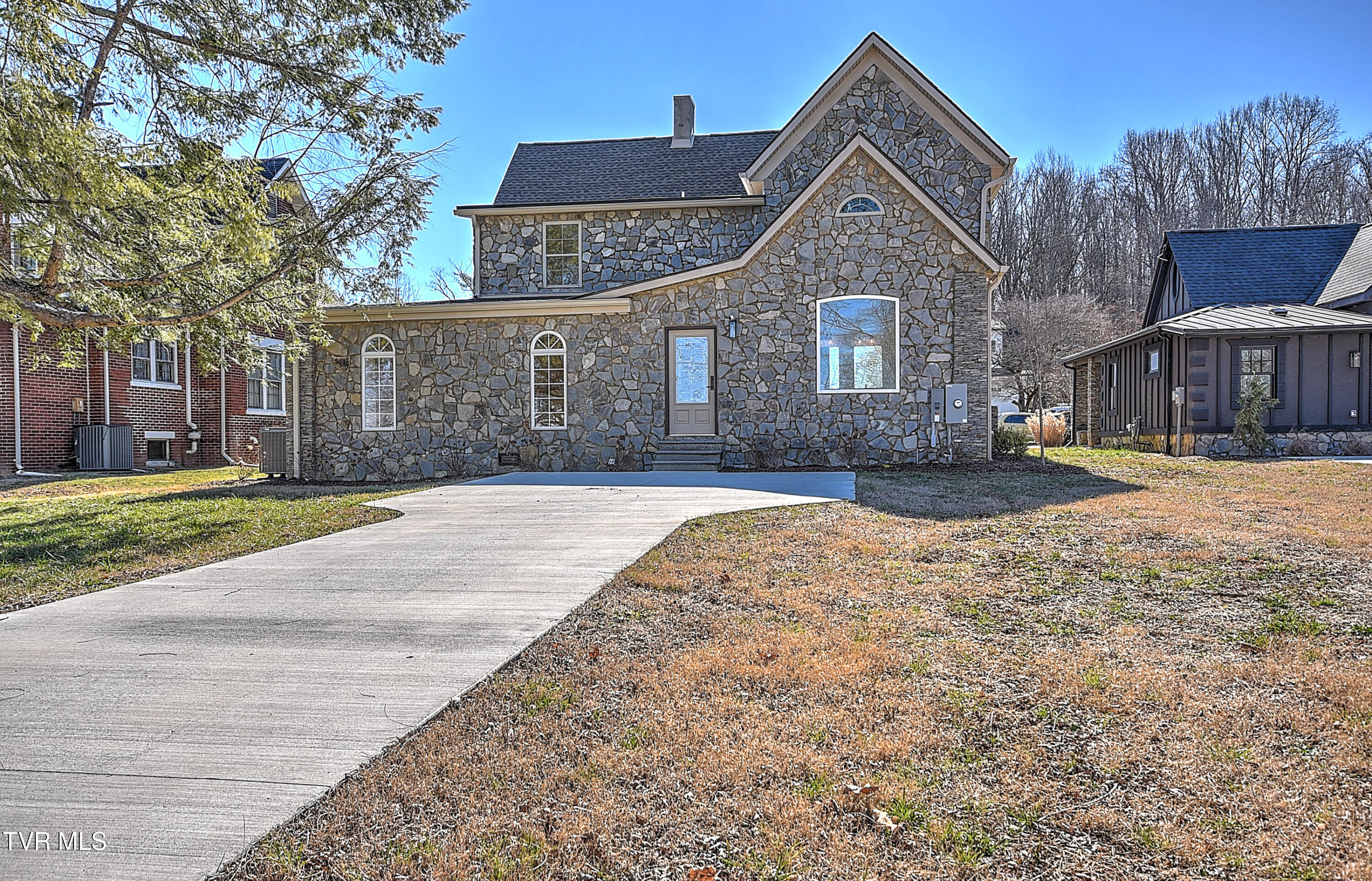 110 West Chestnut Street Property Photo 49