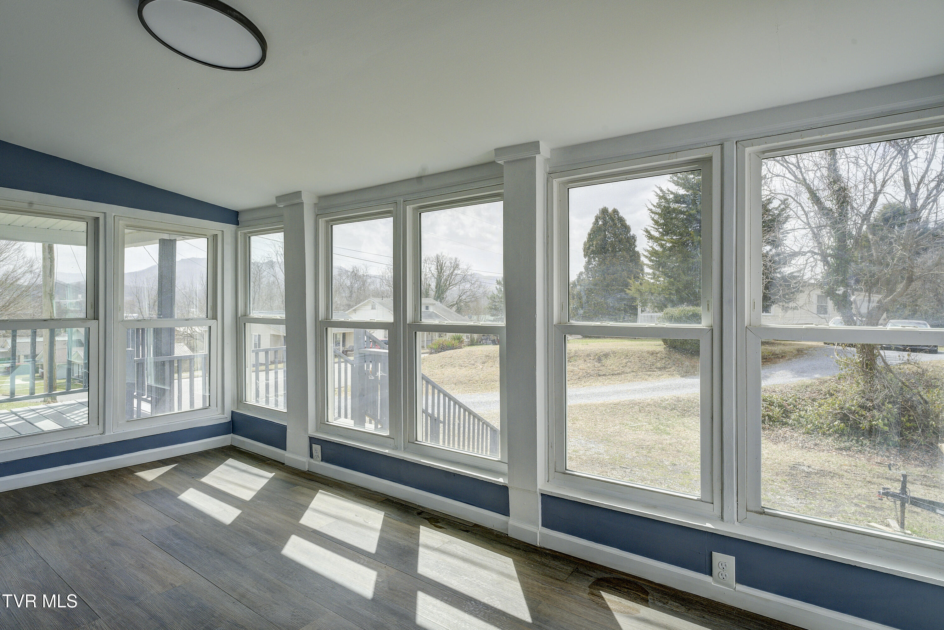 308 West 9th Avenue Property Photo 5