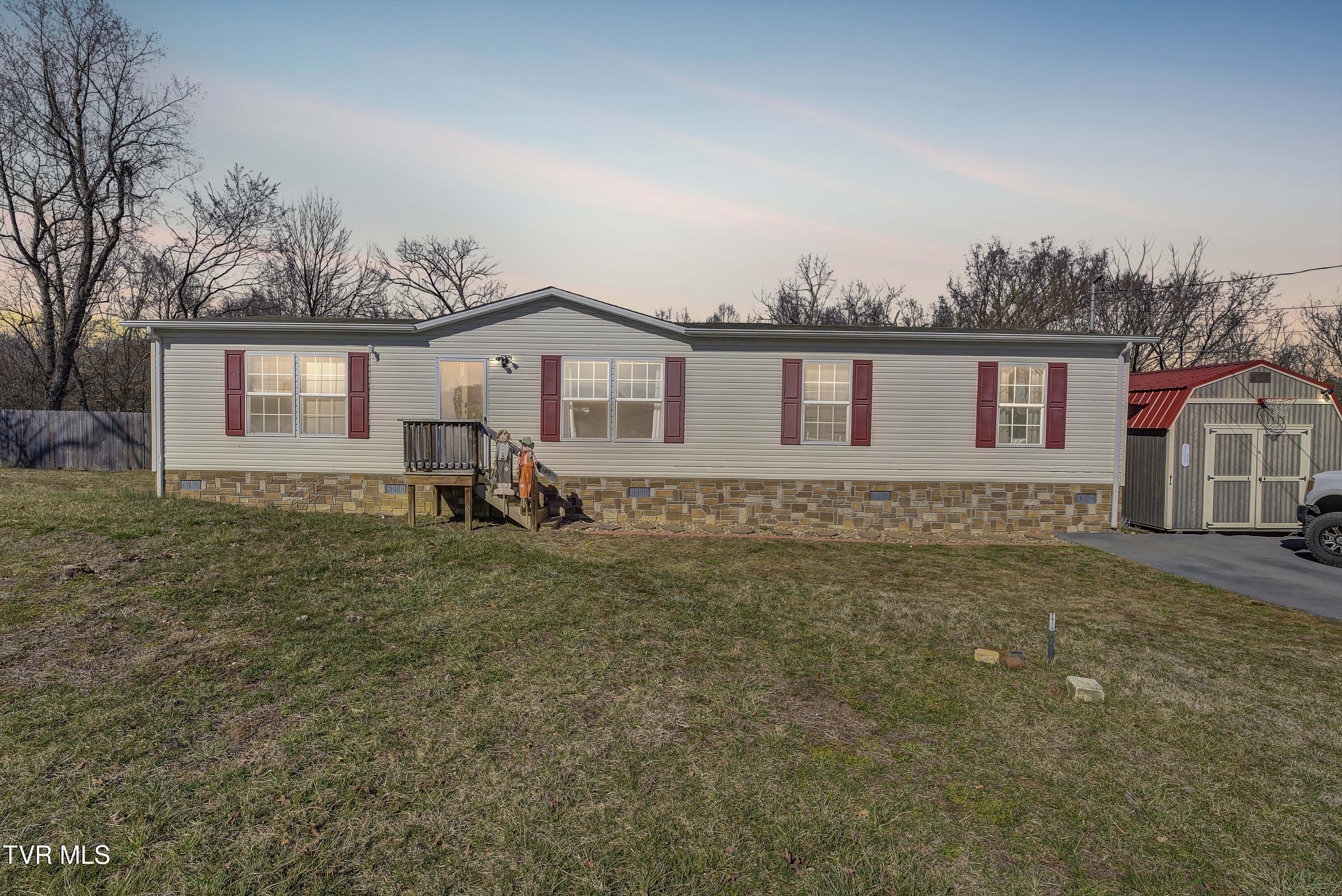 143 Carr Cemetery Road Property Photo 1