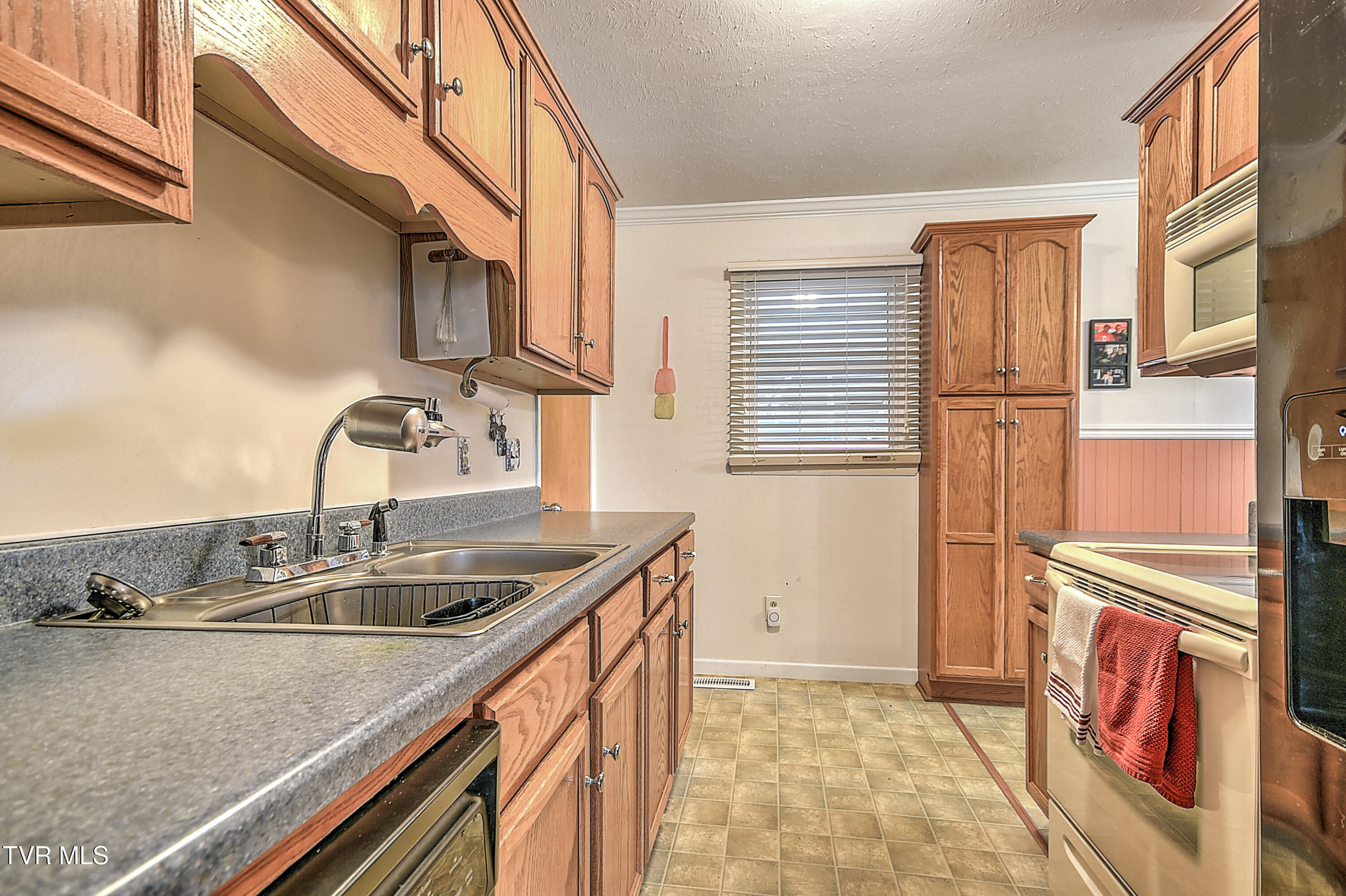 200 Brooks Street Property Photo 13