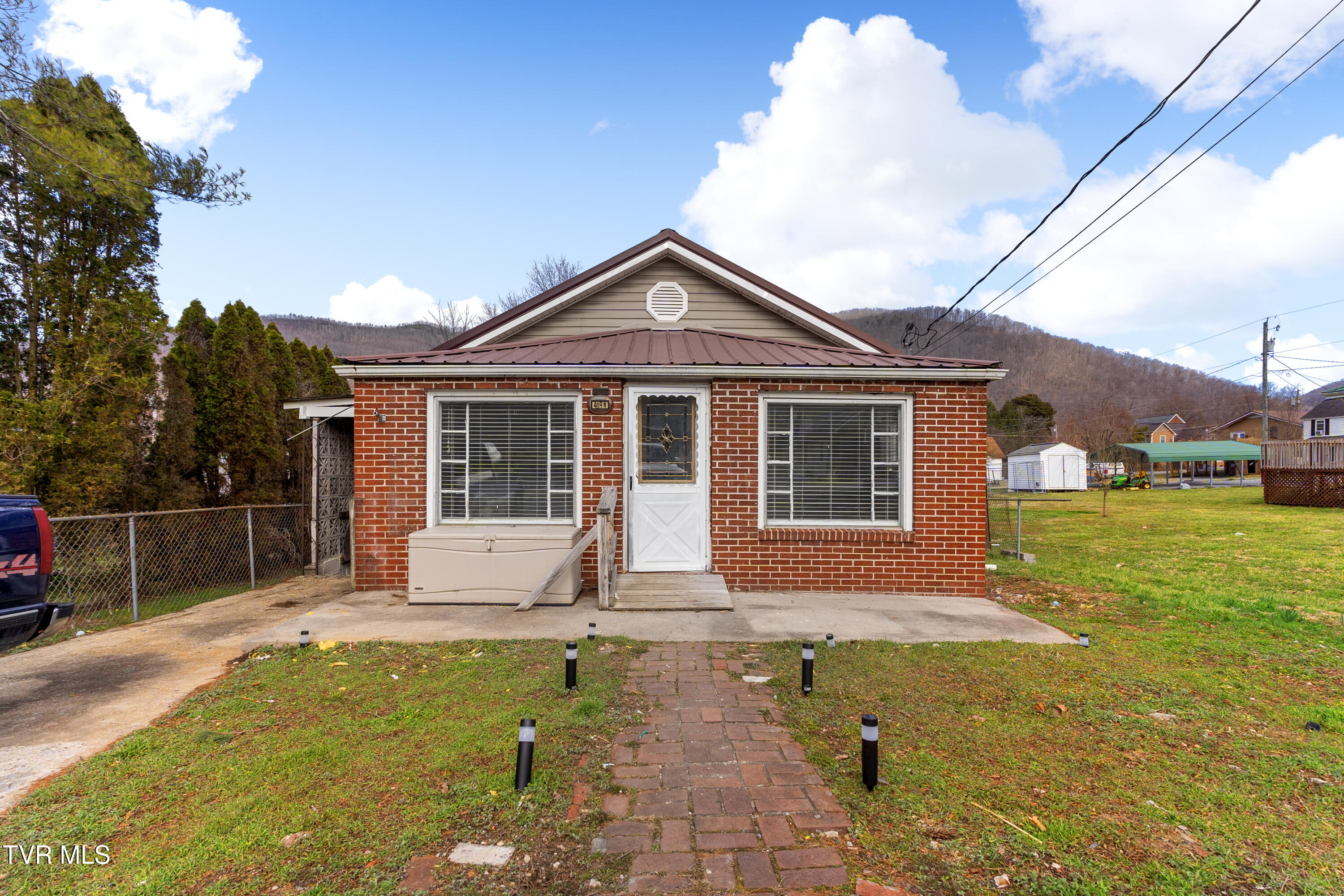 409 West Wood Avenue Property Photo 1