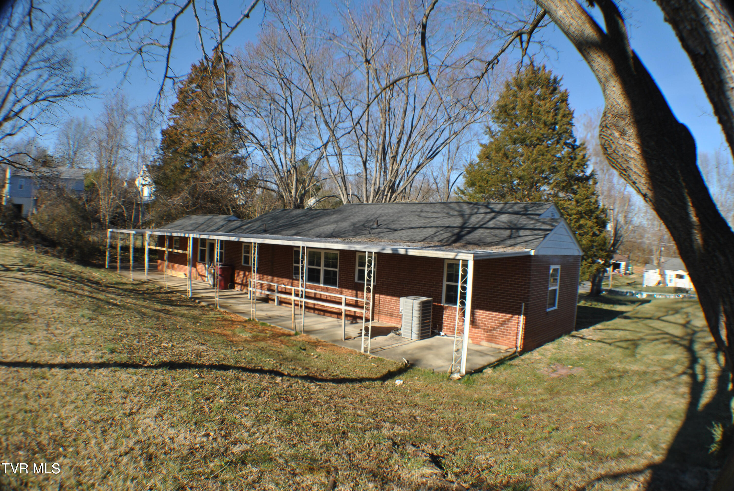 804 East Maple Street Property Photo 4