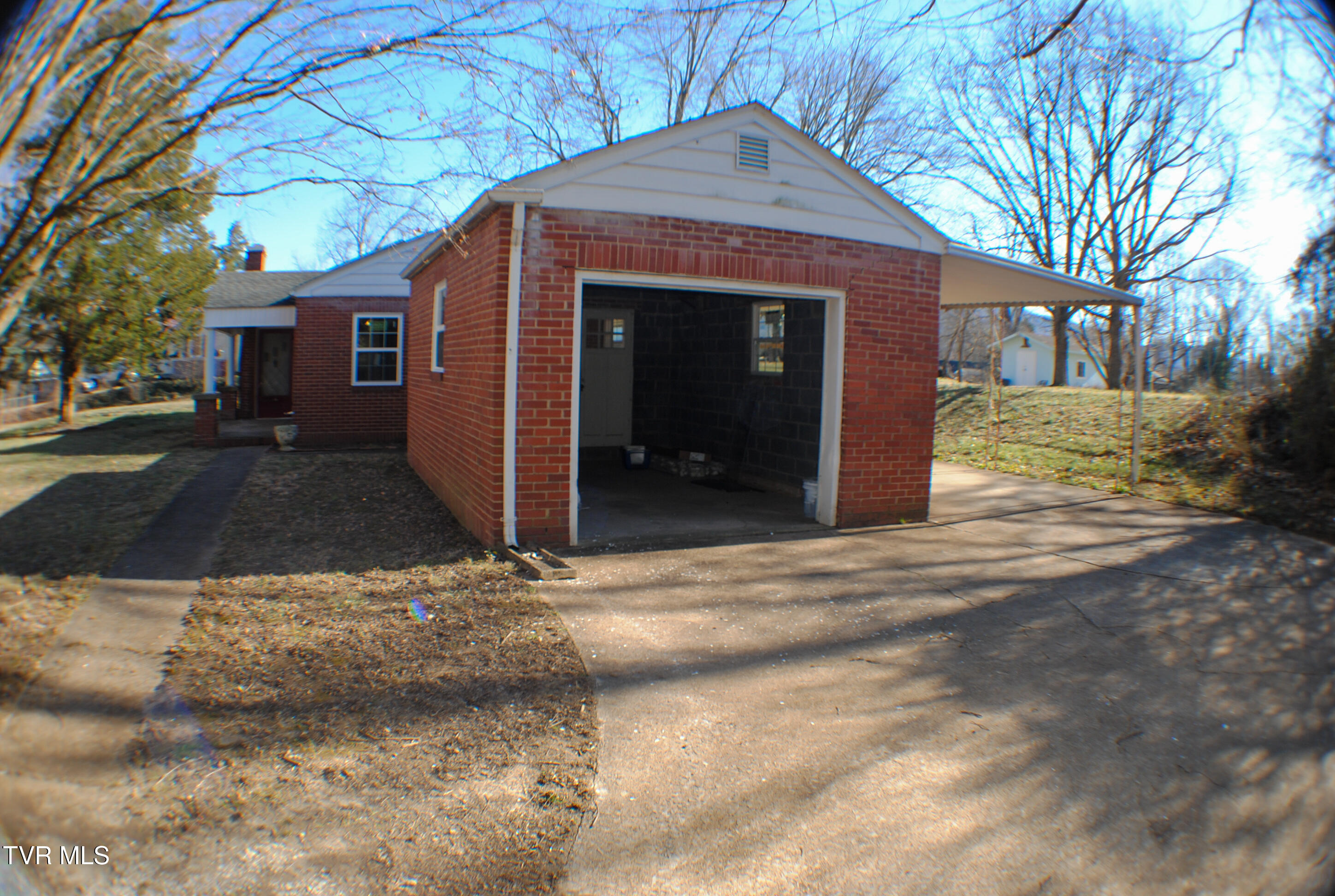 804 East Maple Street Property Photo 8