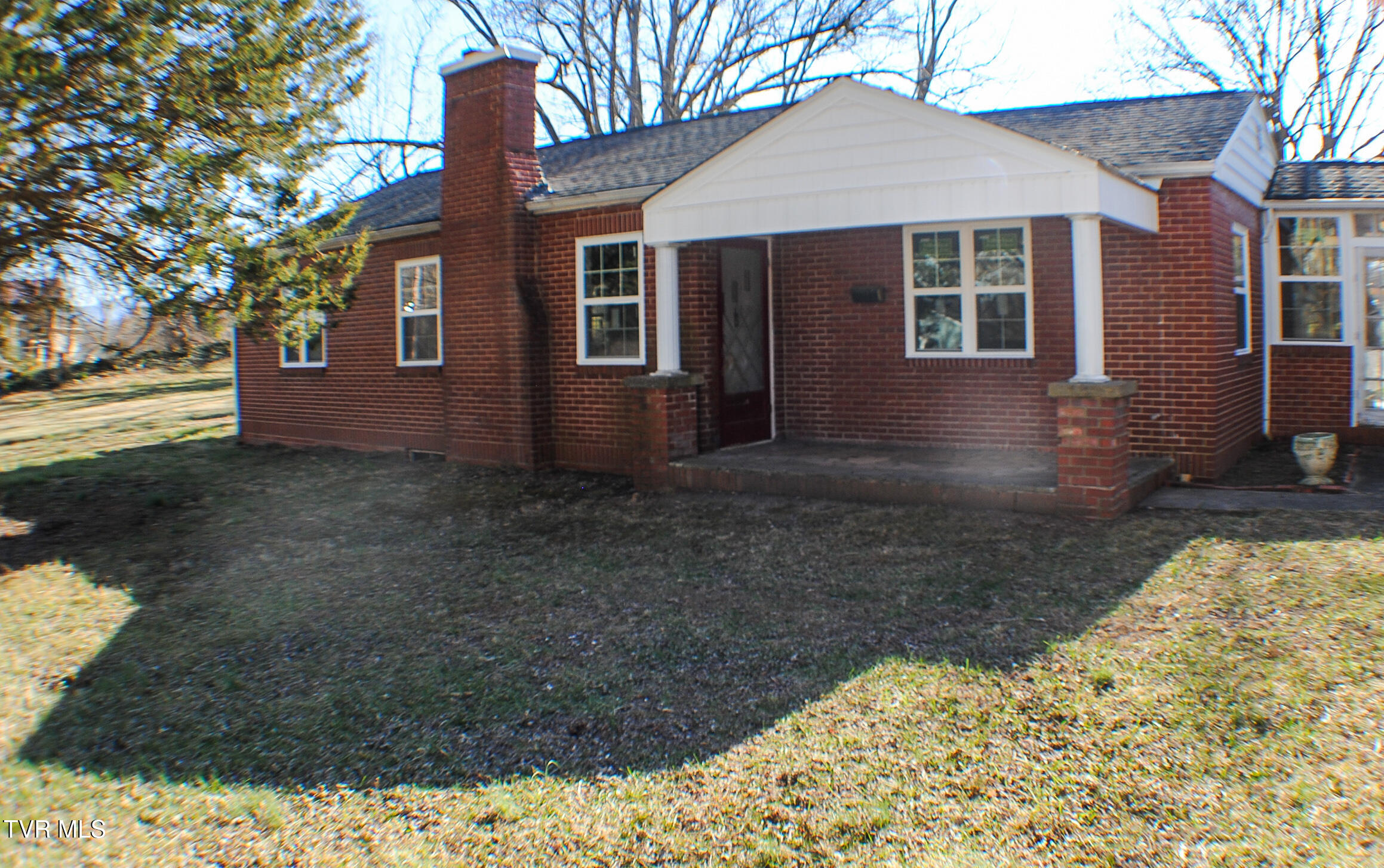 804 East Maple Street Property Photo 9