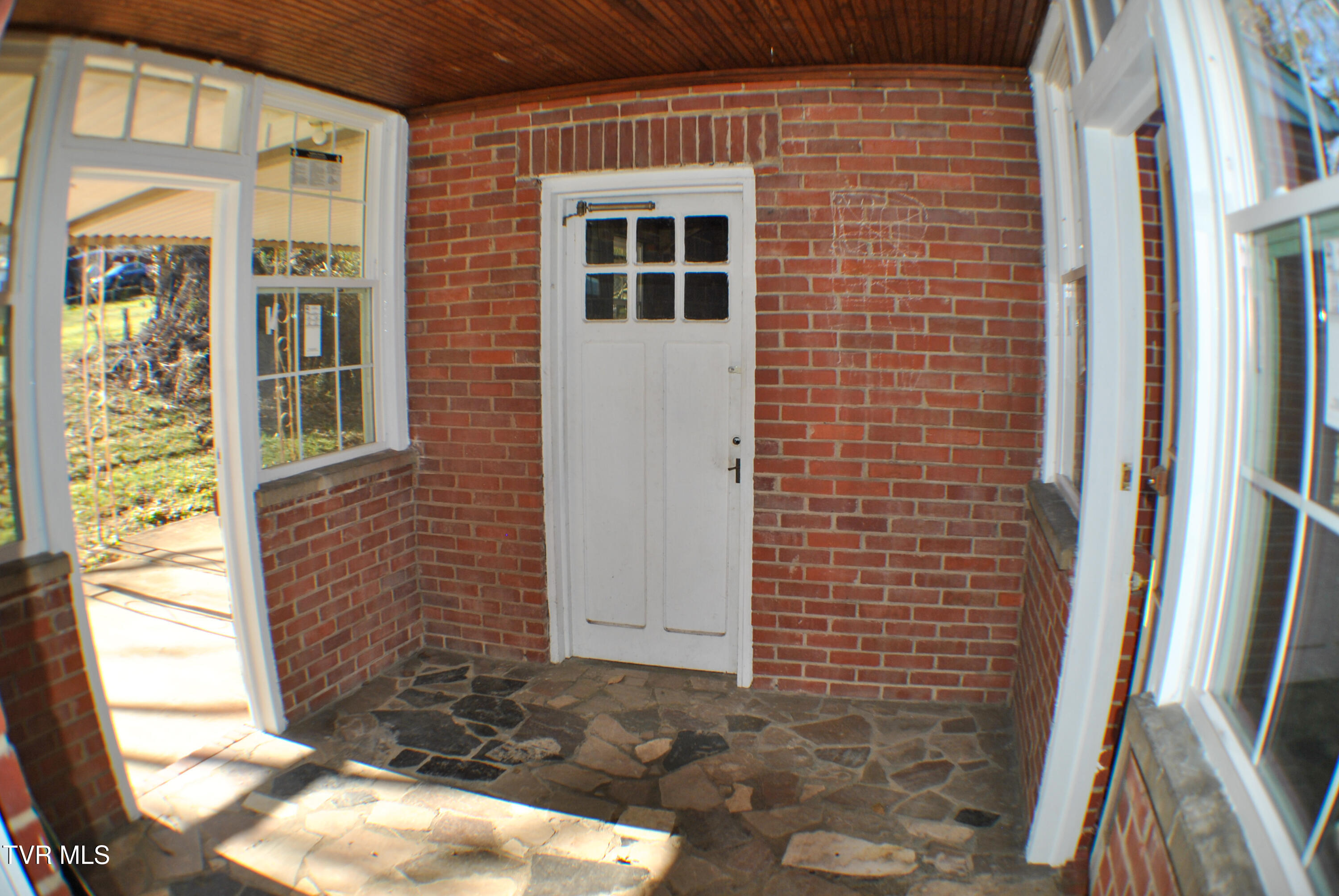 804 East Maple Street Property Photo 10
