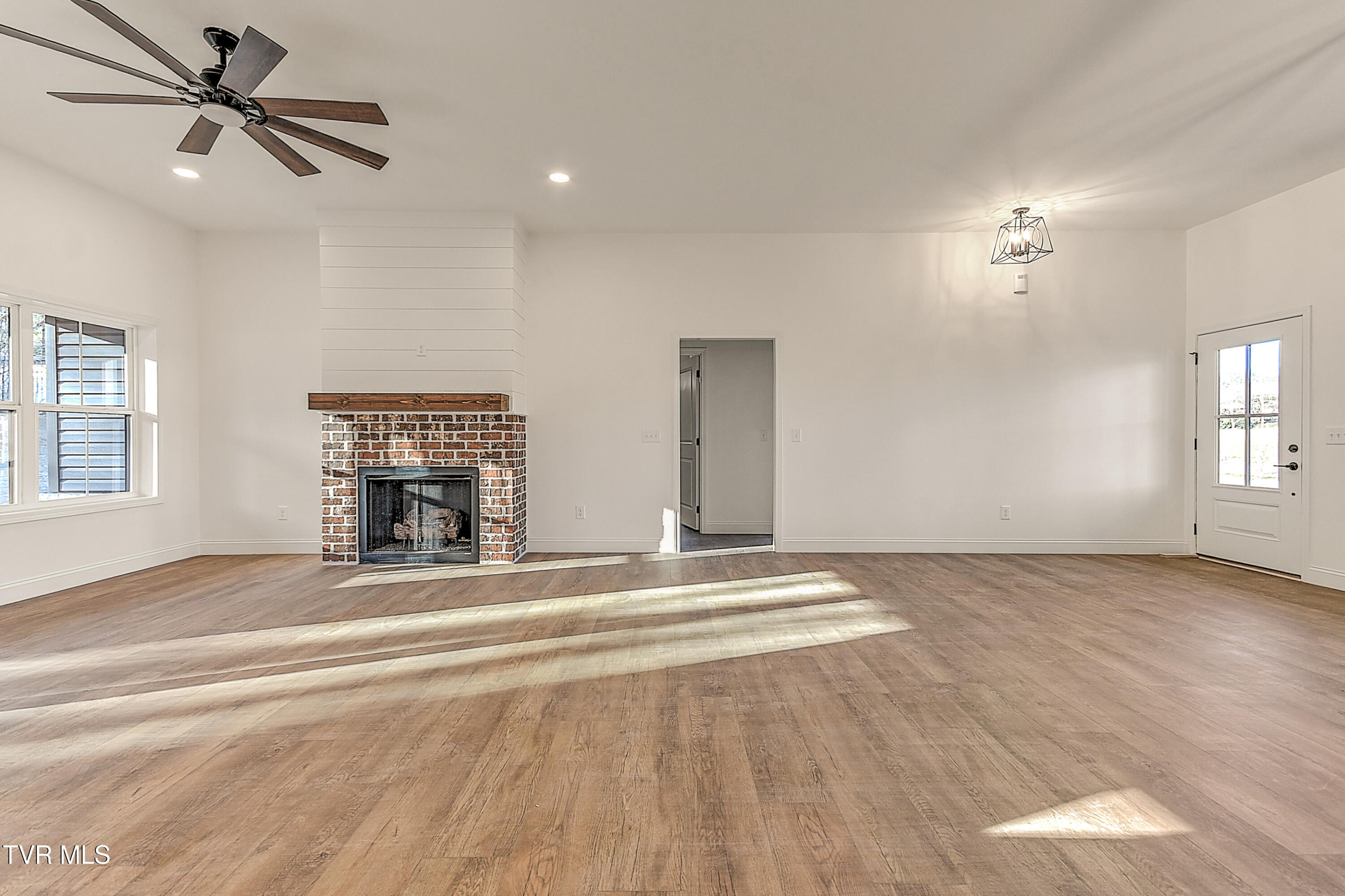 122 Thomson Mdw Lane Property Photo 6