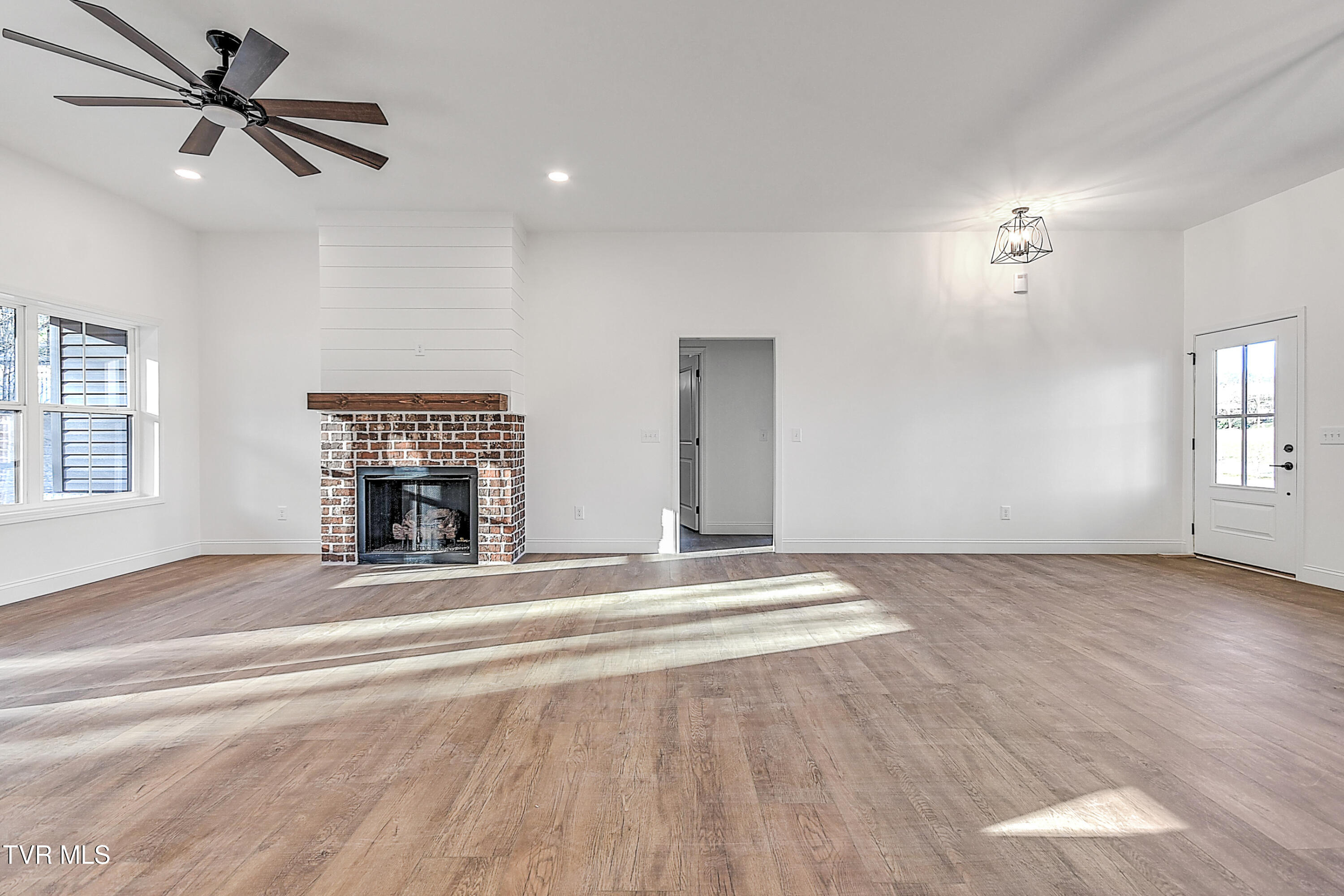 122 Thomson Mdw Lane Property Photo 7