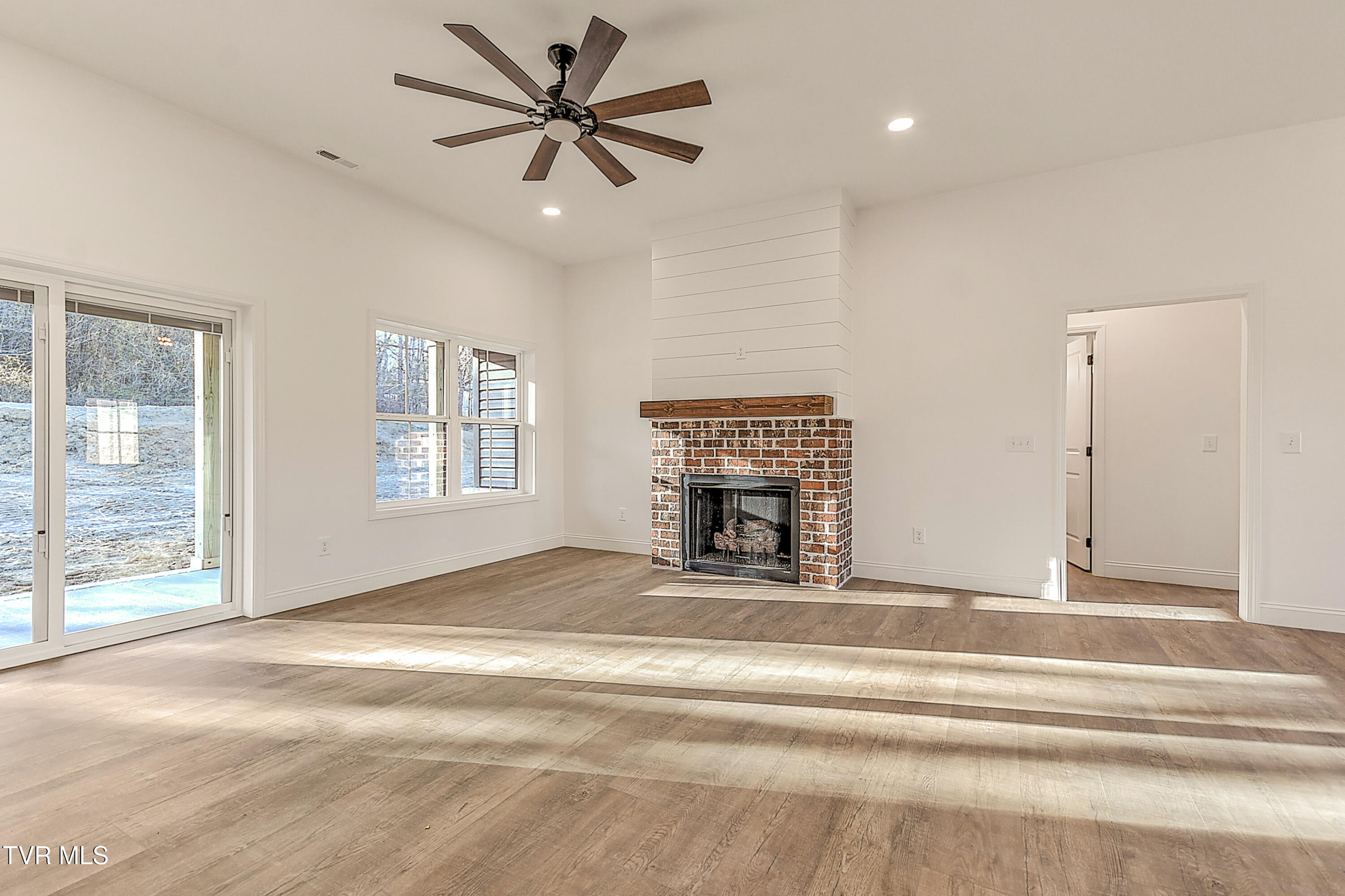 122 Thomson Mdw Lane Property Photo 16