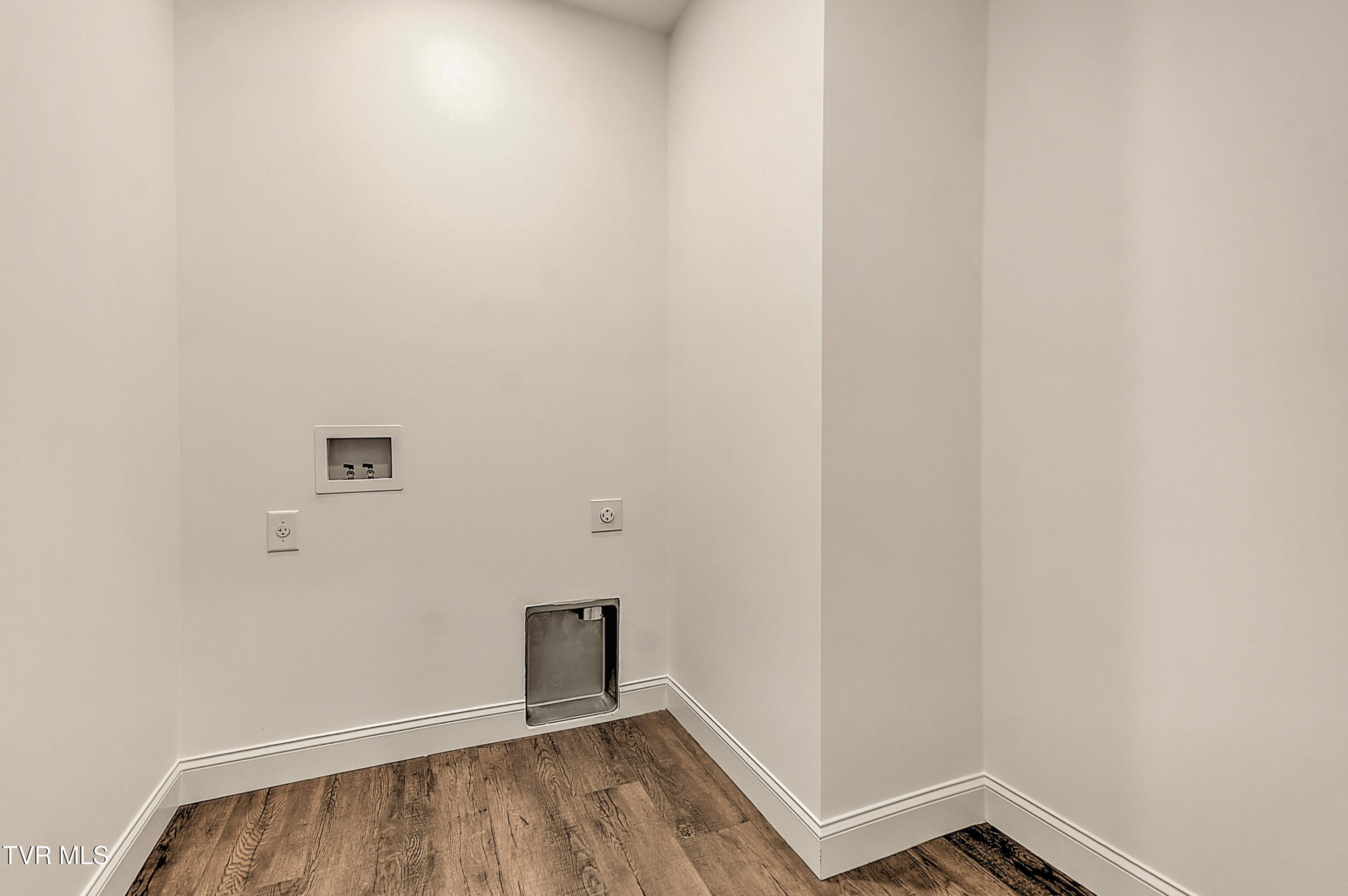 122 Thomson Mdw Lane Property Photo 35