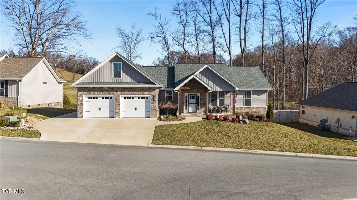 1527 Meadow Creek Lane Property Photo 3