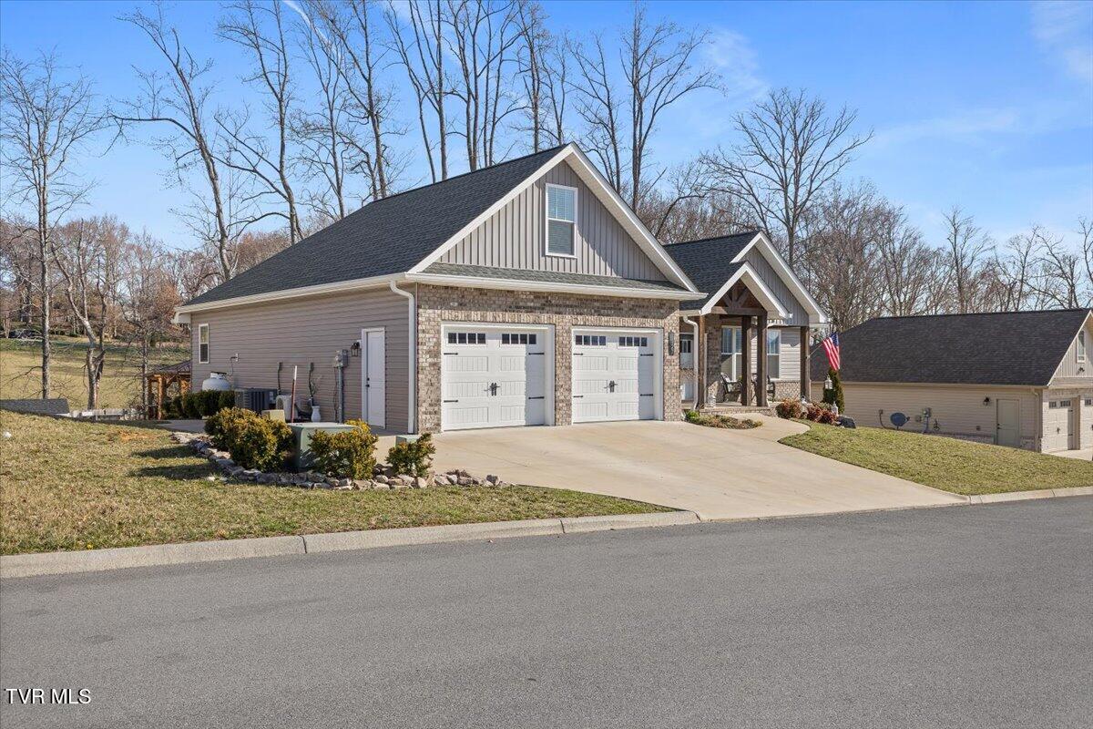 1527 Meadow Creek Lane Property Photo 4