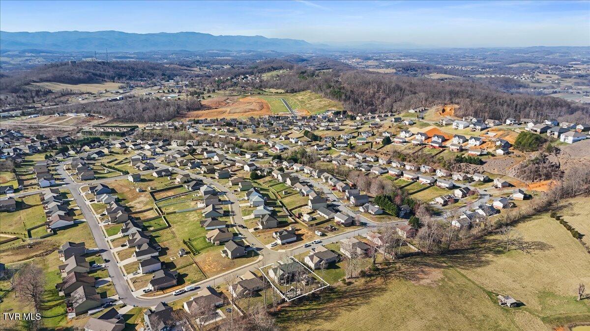 1527 Meadow Creek Lane Property Photo 8