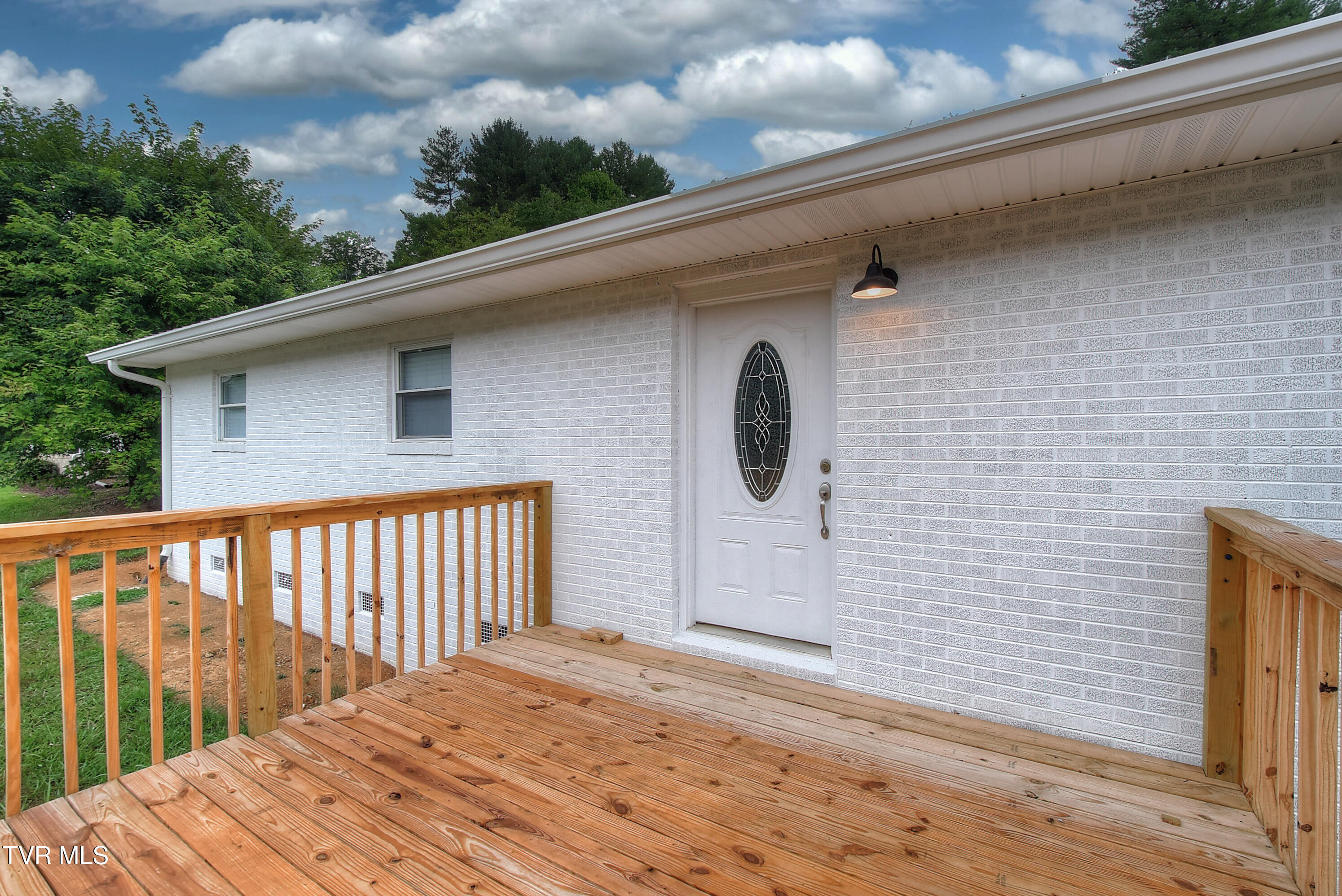 1660 Rock Springs Road Property Photo 2