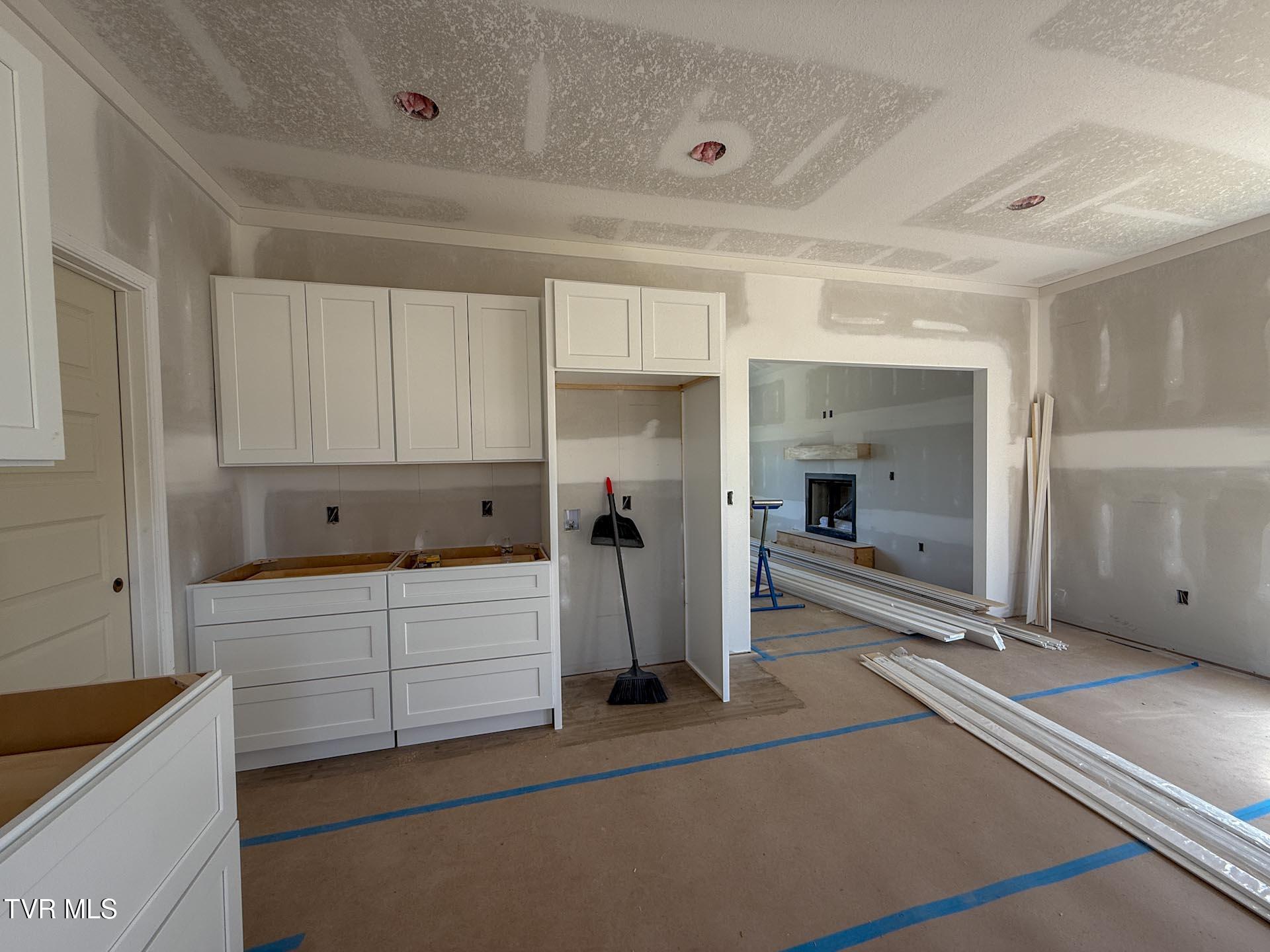 1110 Miller Drive Property Photo 5