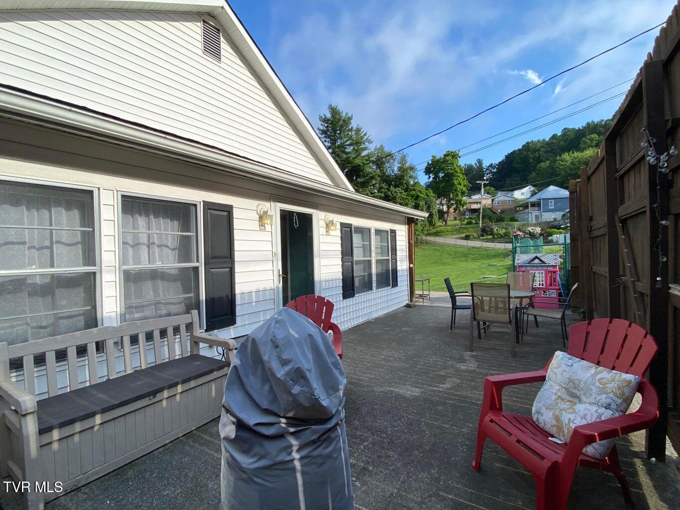 307 Northwest Craig Street Property Photo 6