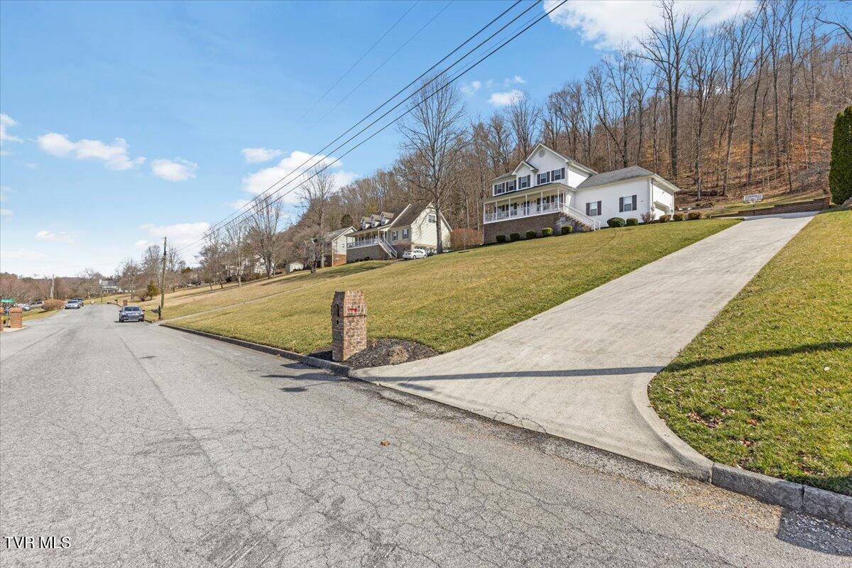 225 Regency Drive Property Photo 5