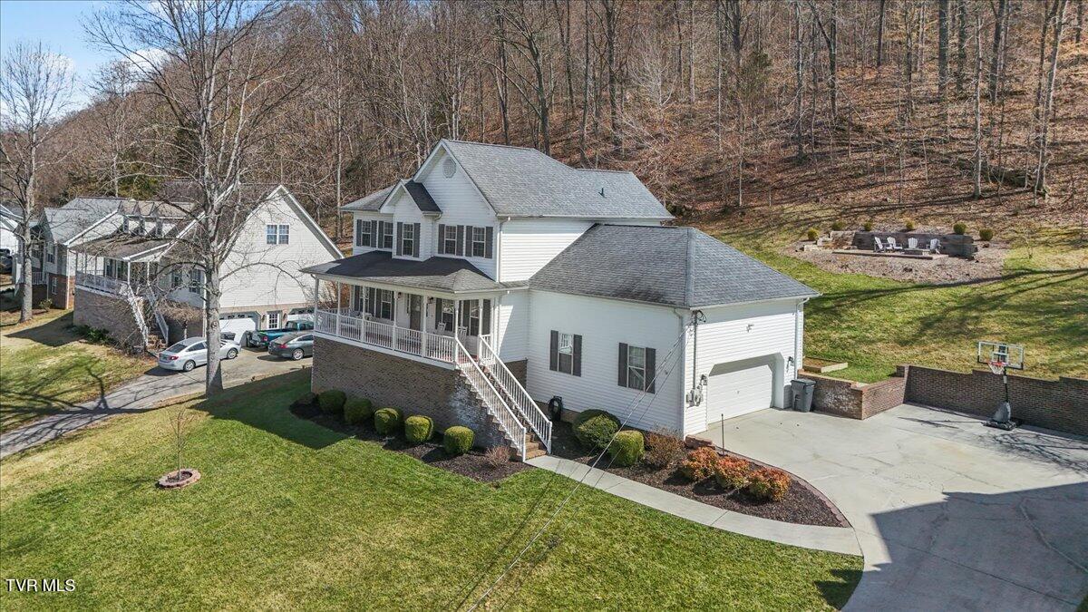 225 Regency Drive Property Photo 9