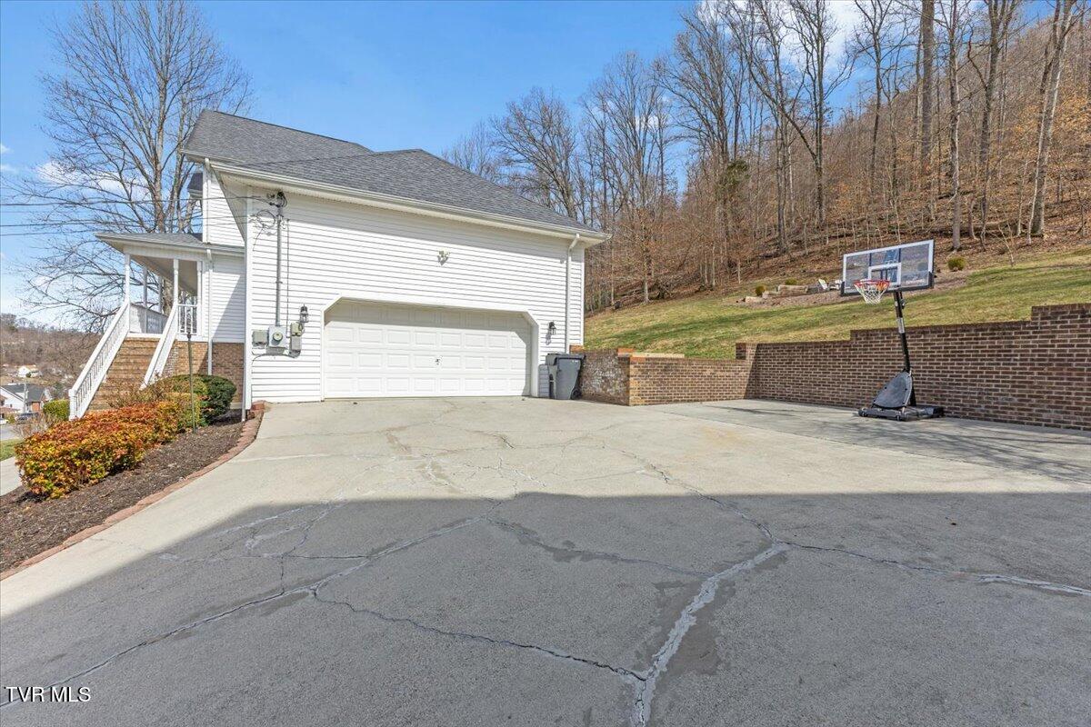 225 Regency Drive Property Photo 17