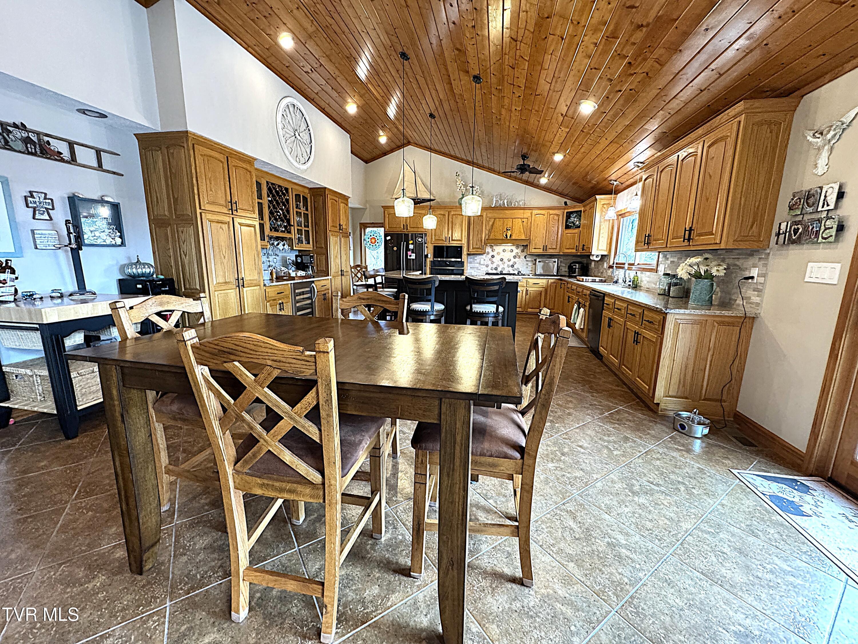 792 Edenwood Way Property Photo 16