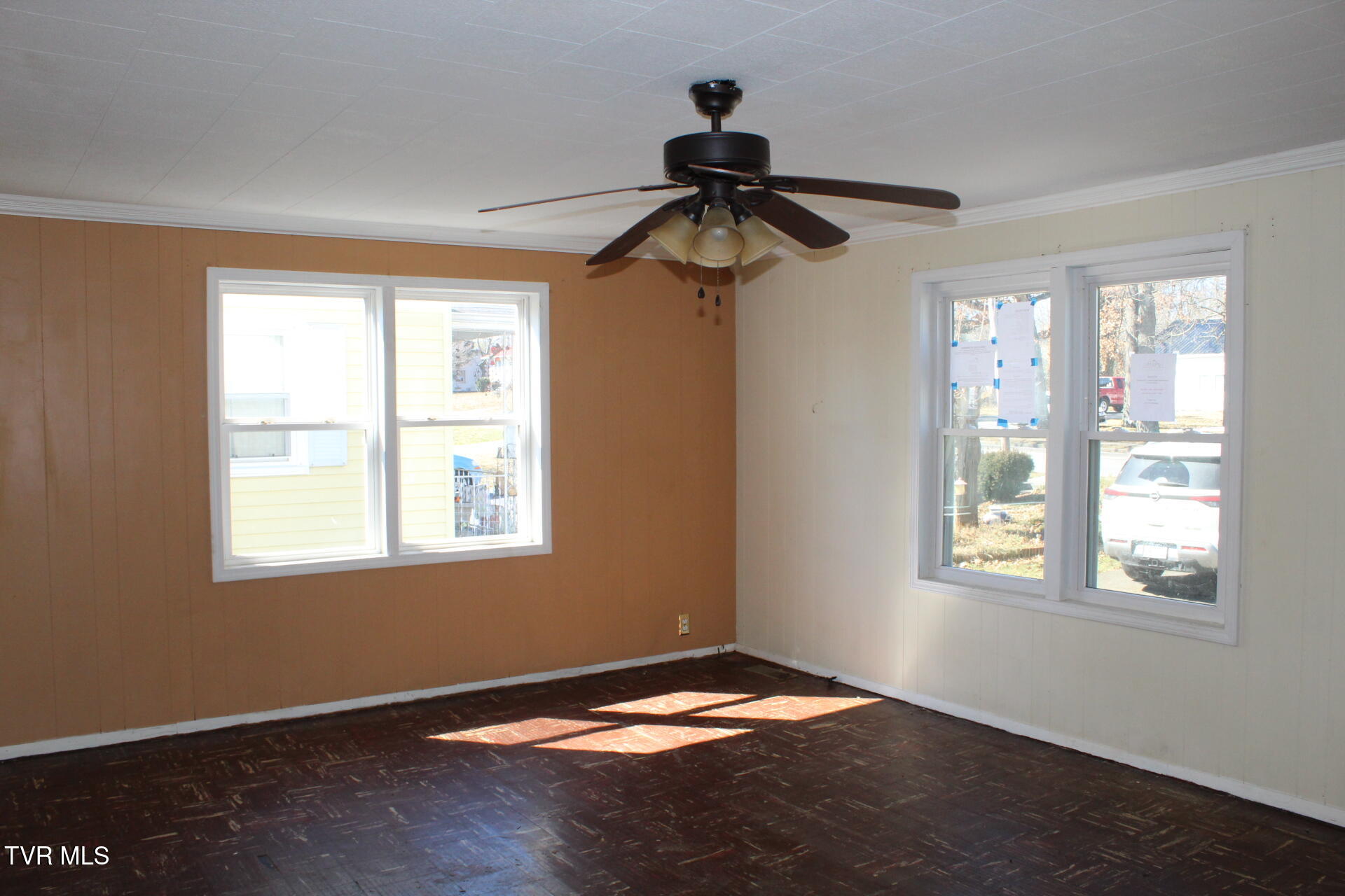 1608 East Unaka Avenue Property Photo 2