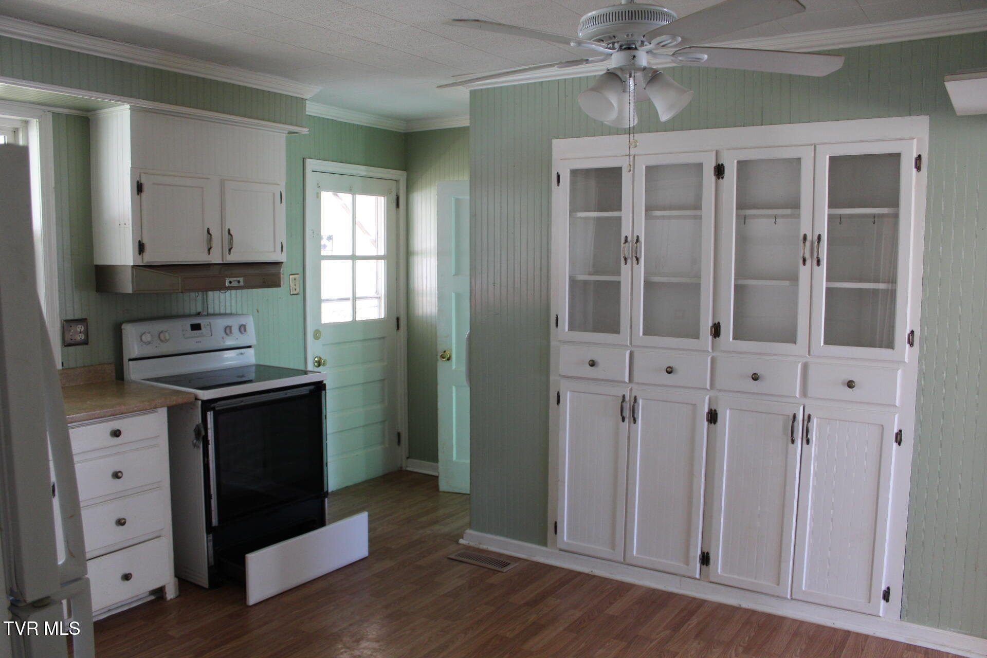 1608 East Unaka Avenue Property Photo 3