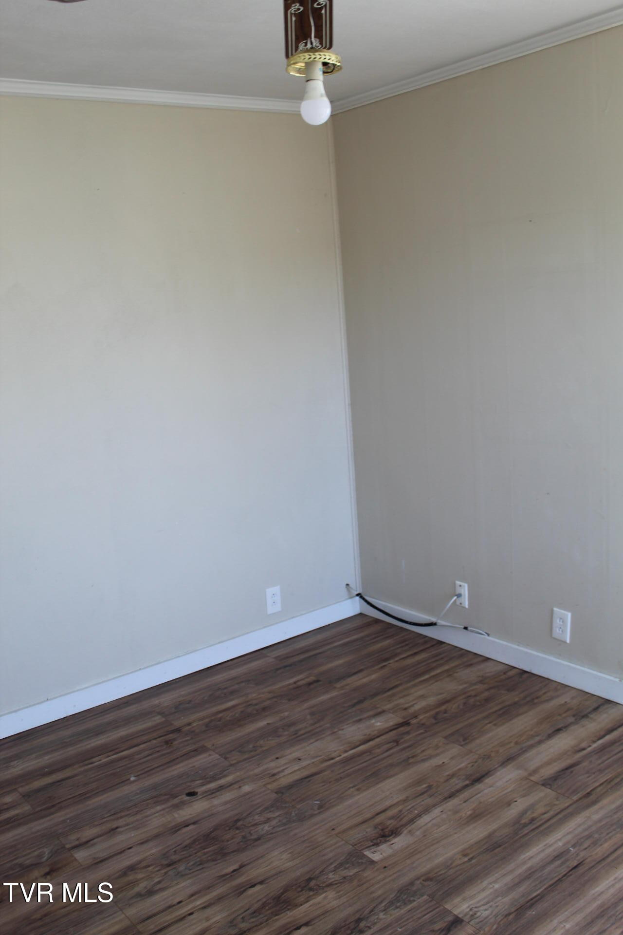 1608 East Unaka Avenue Property Photo 8
