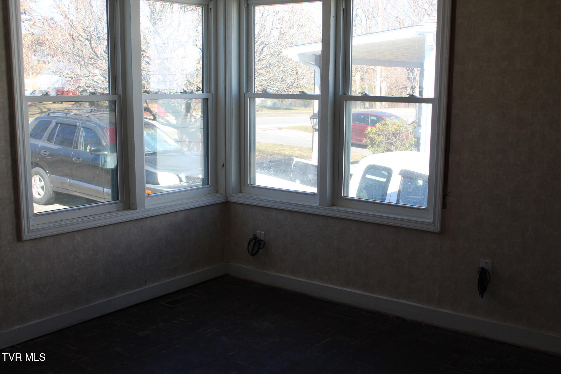 1608 East Unaka Avenue Property Photo 9