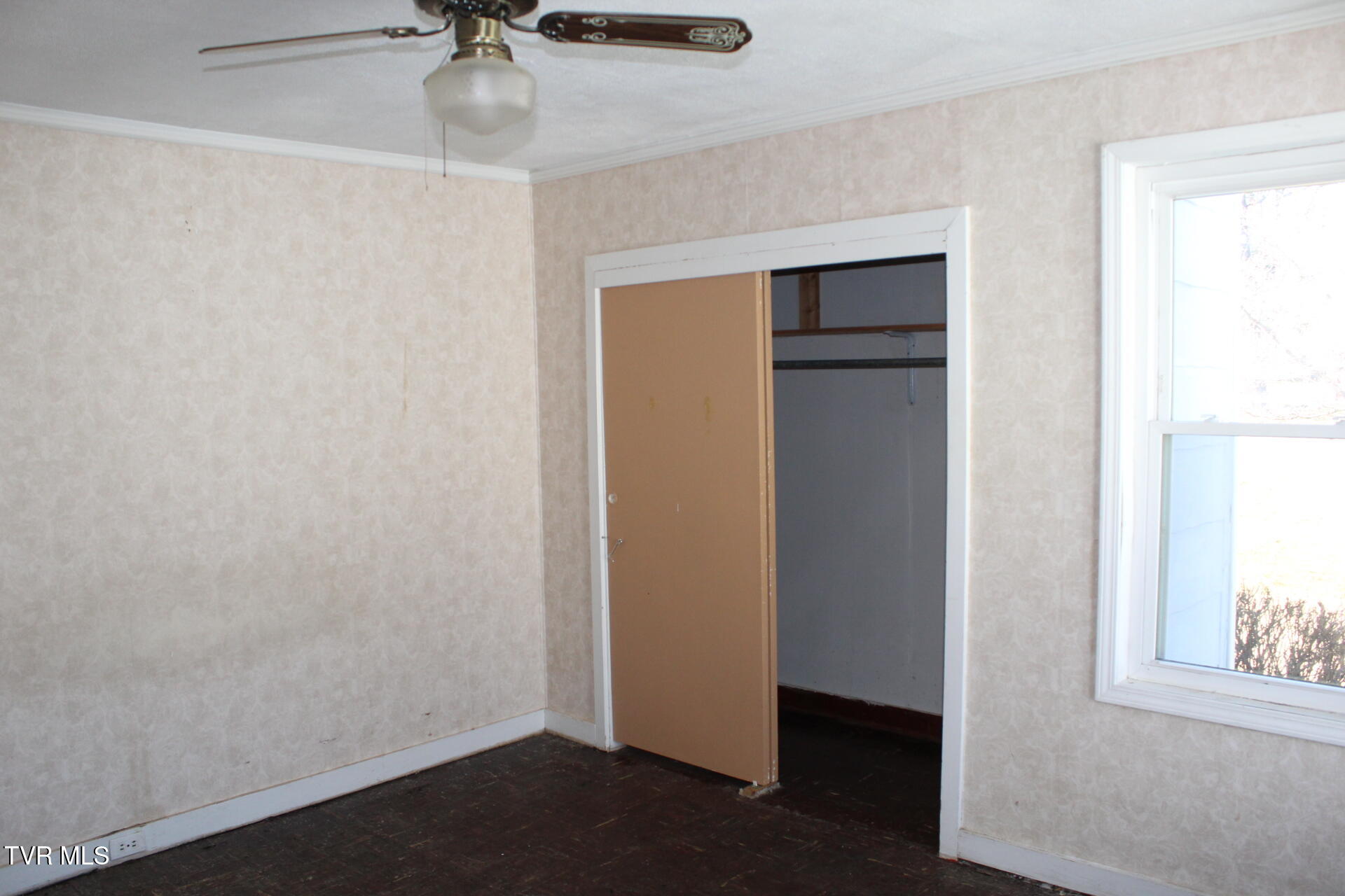 1608 East Unaka Avenue Property Photo 10