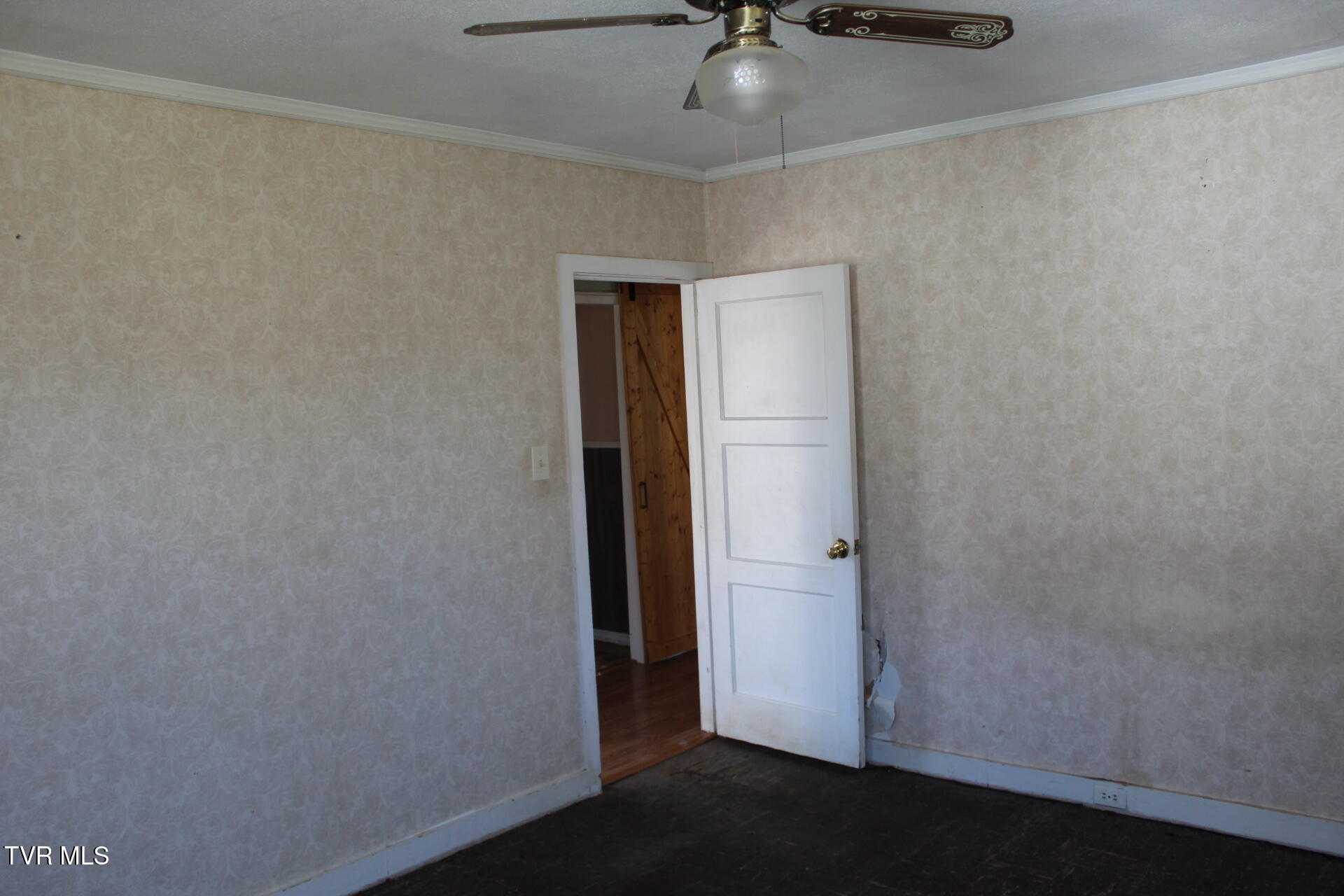 1608 East Unaka Avenue Property Photo 11
