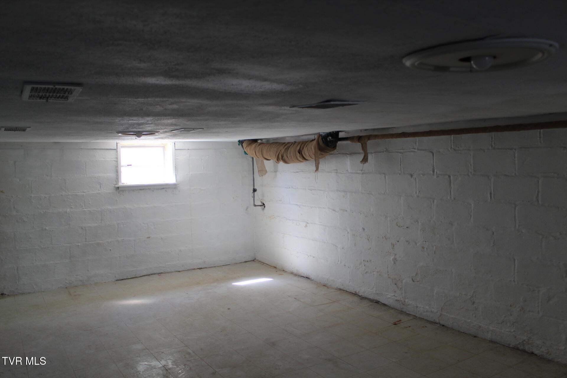1608 East Unaka Avenue Property Photo 13