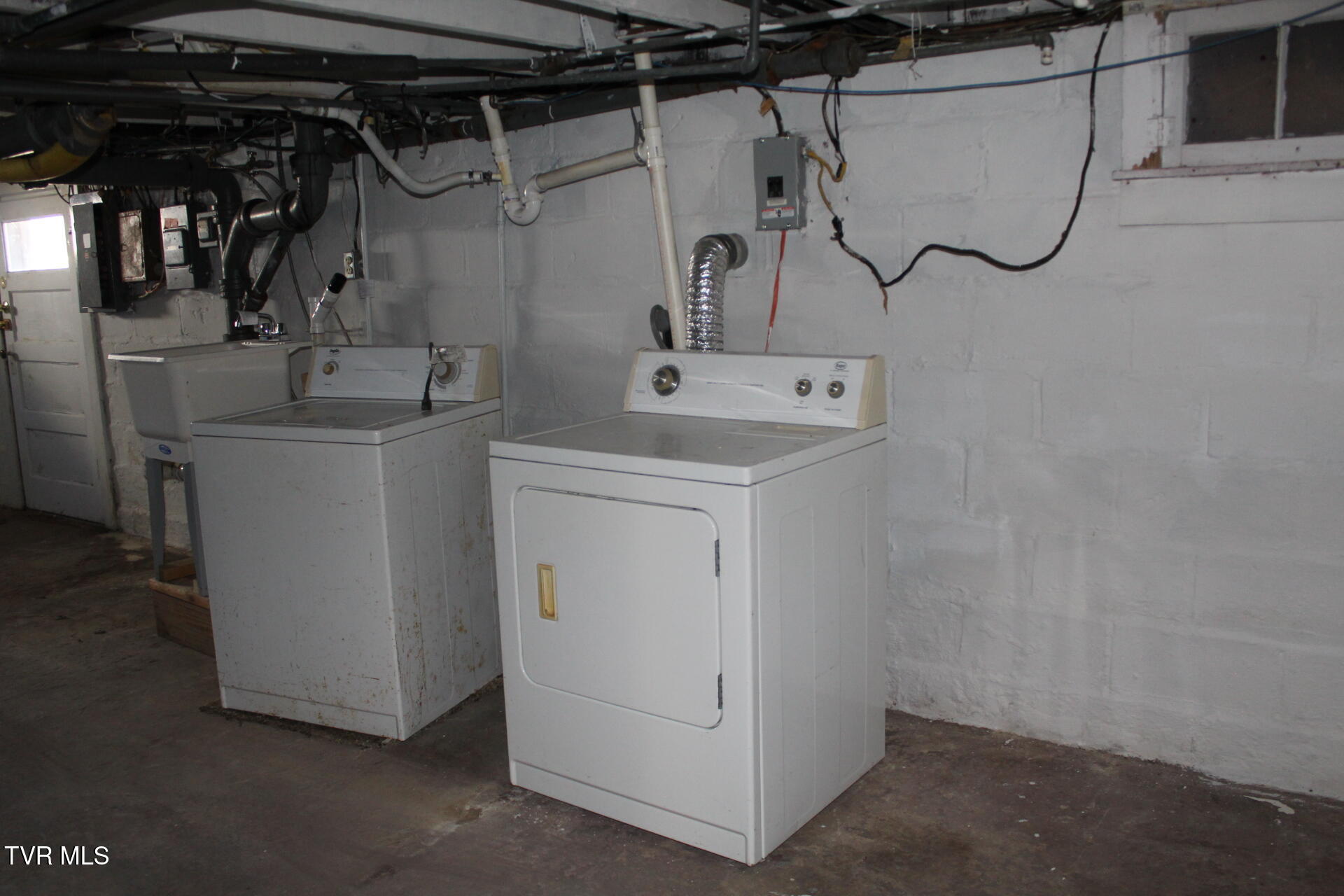 1608 East Unaka Avenue Property Photo 15