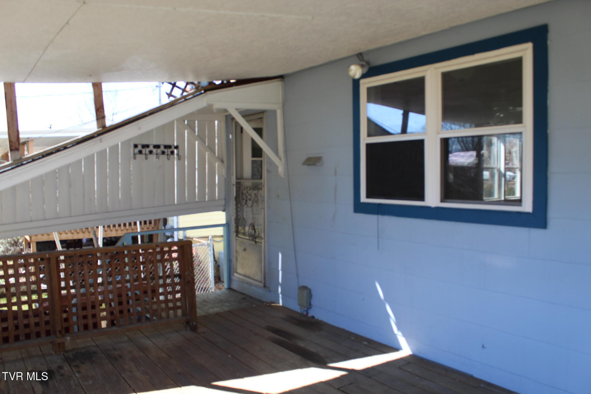 1608 East Unaka Avenue Property Photo 23