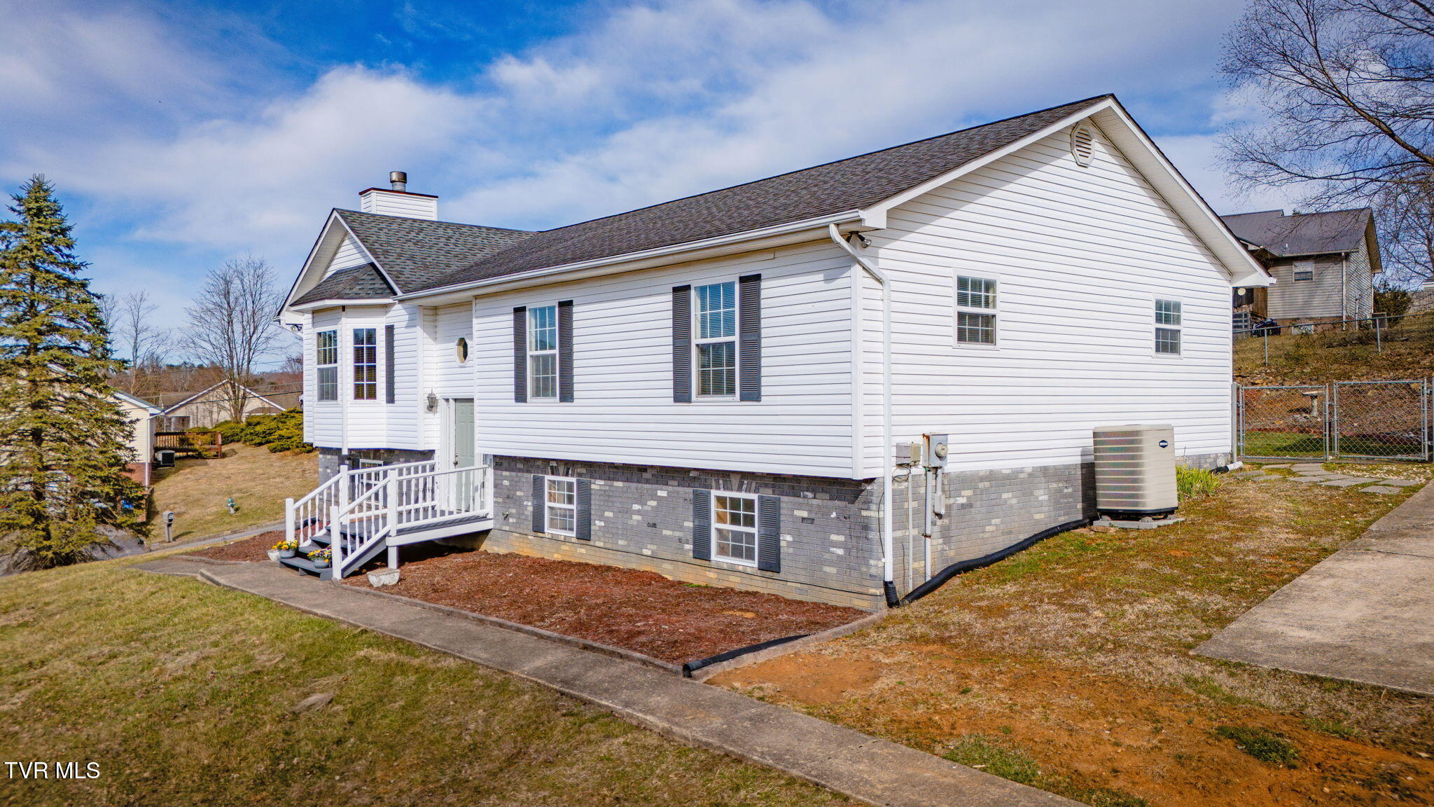 136 Stage Road Property Photo 3