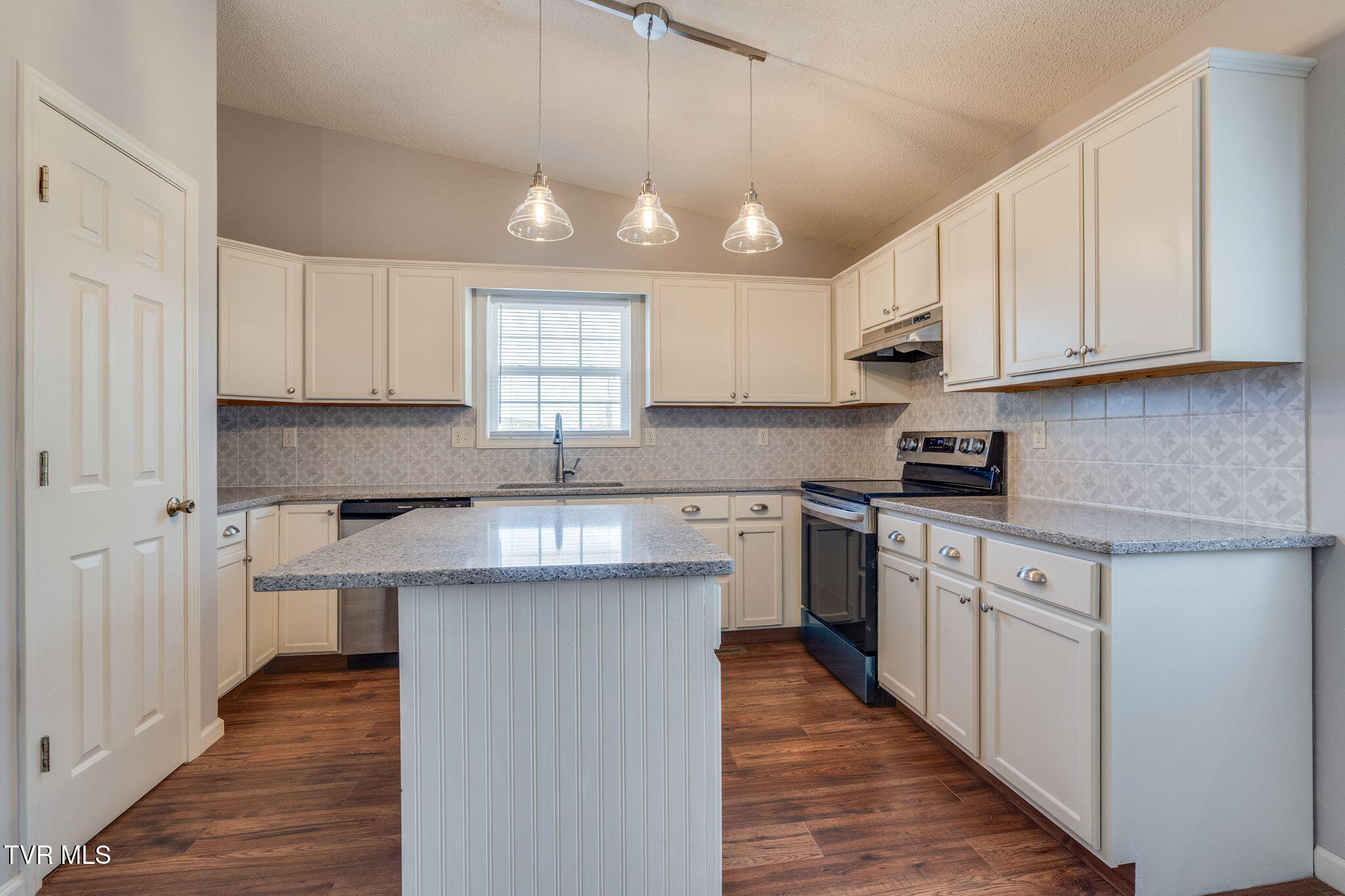 136 Stage Road Property Photo 11