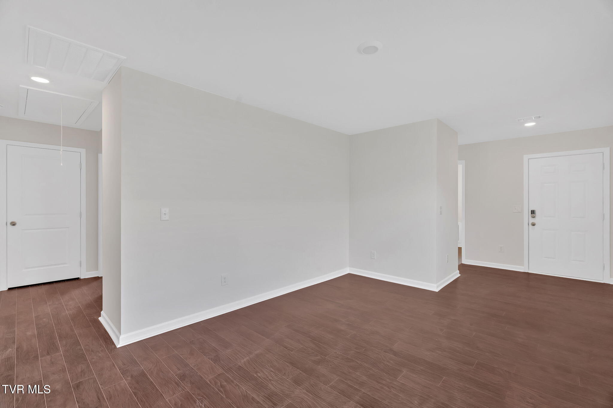 376 Arrowhead Drive Property Photo 6
