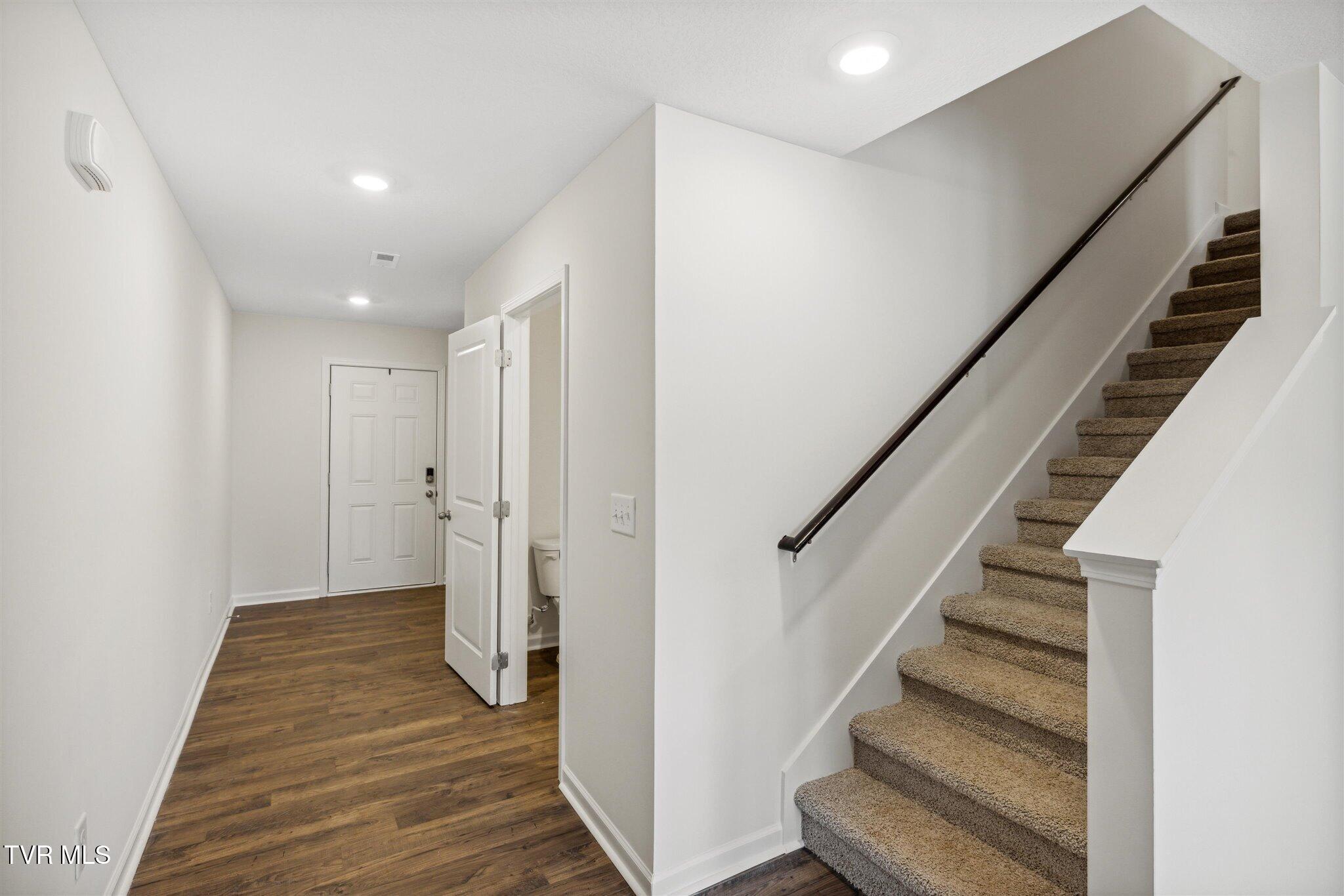 1125 Aspen Terrace Property Photo 3