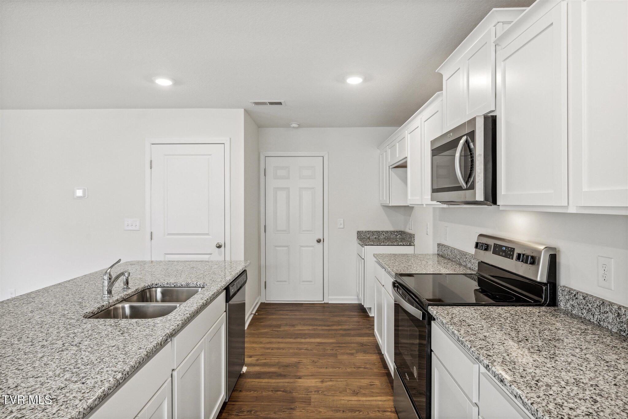 1125 Aspen Terrace Property Photo 7