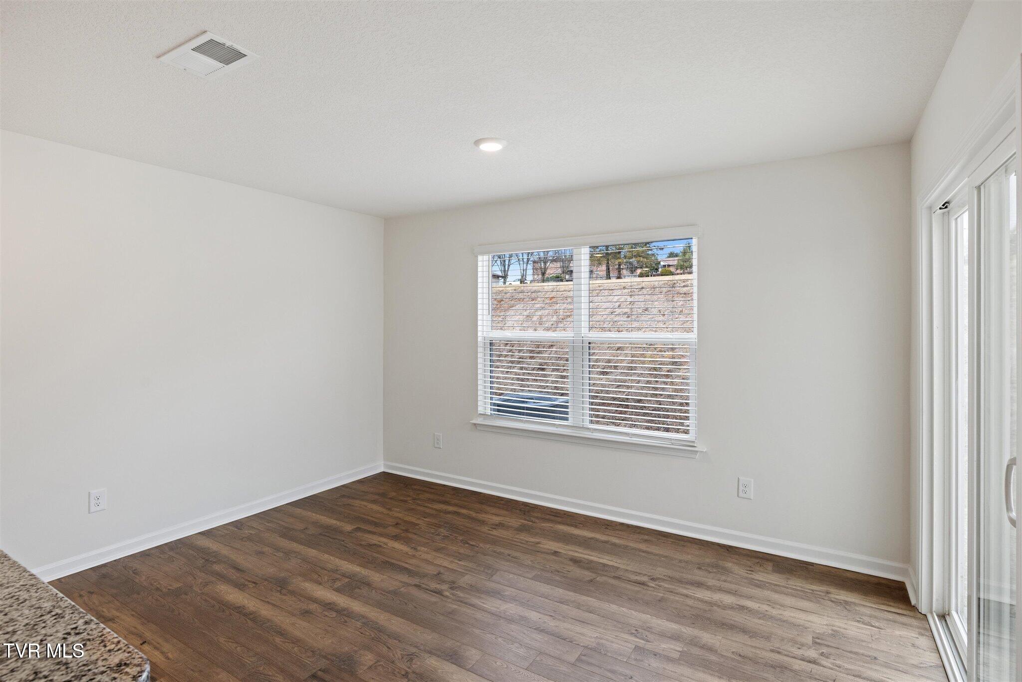 1119 Aspen Terrace Property Photo 9