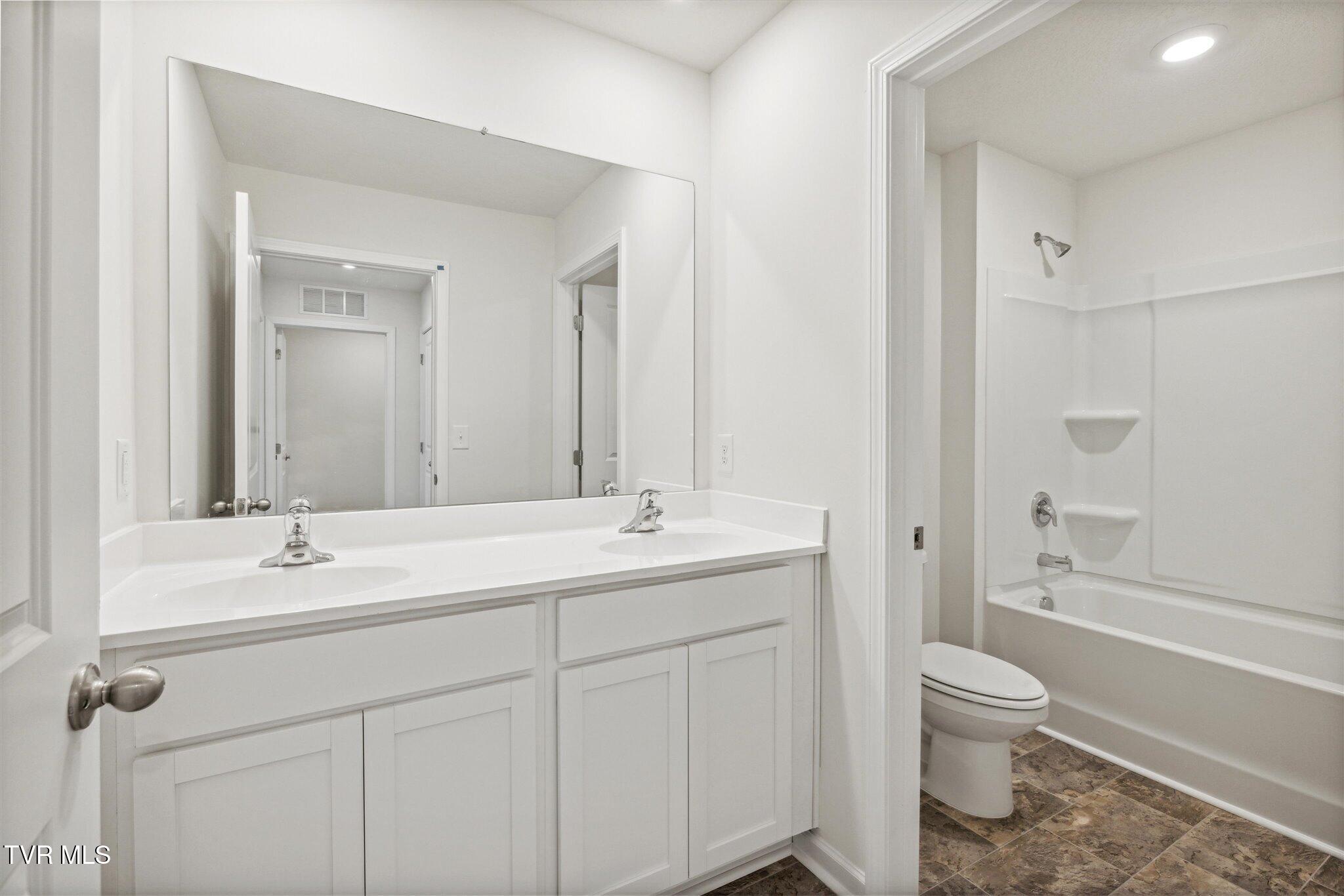 1119 Aspen Terrace Property Photo 18