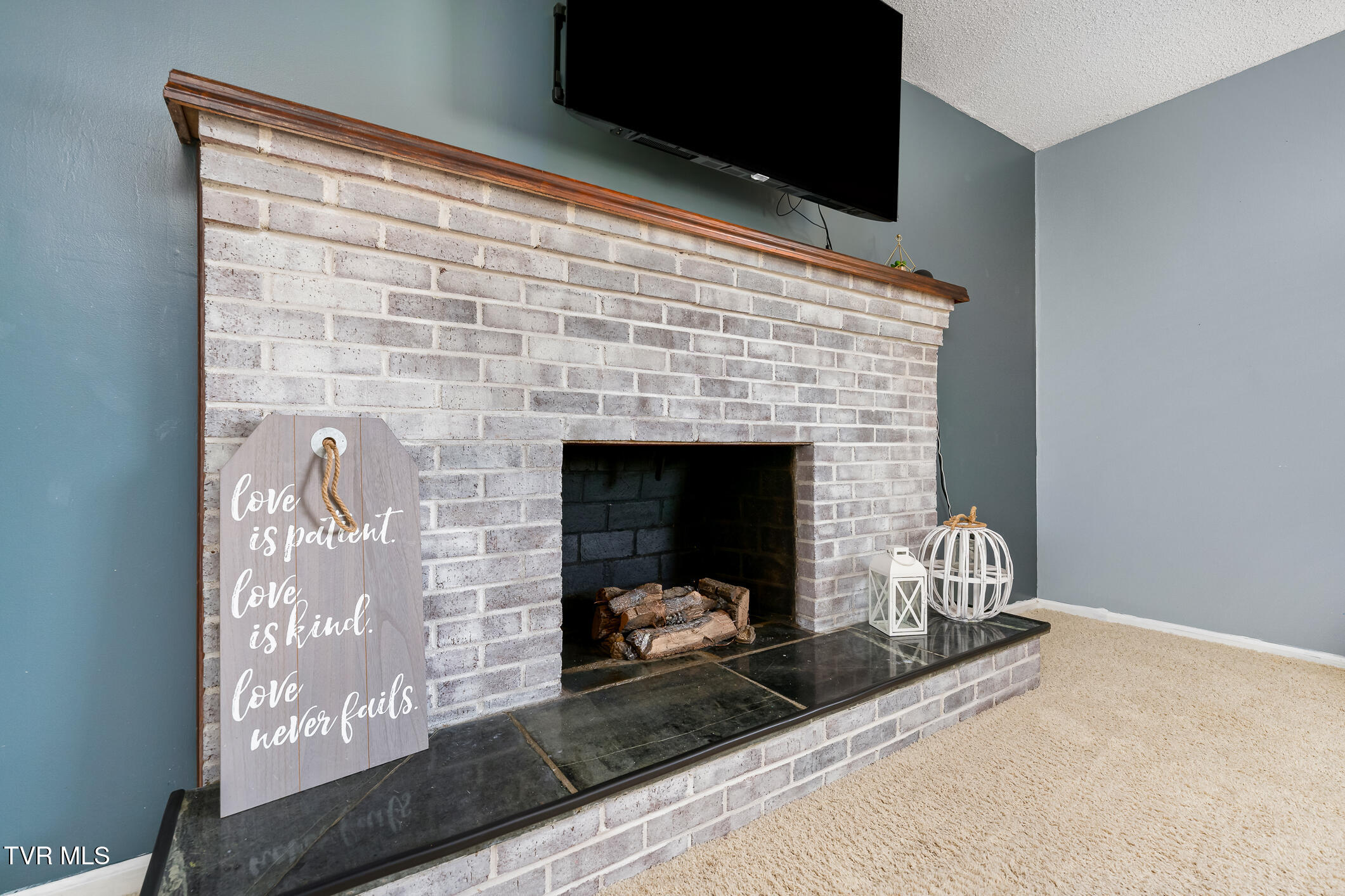 84 Stone Drive Property Photo 6