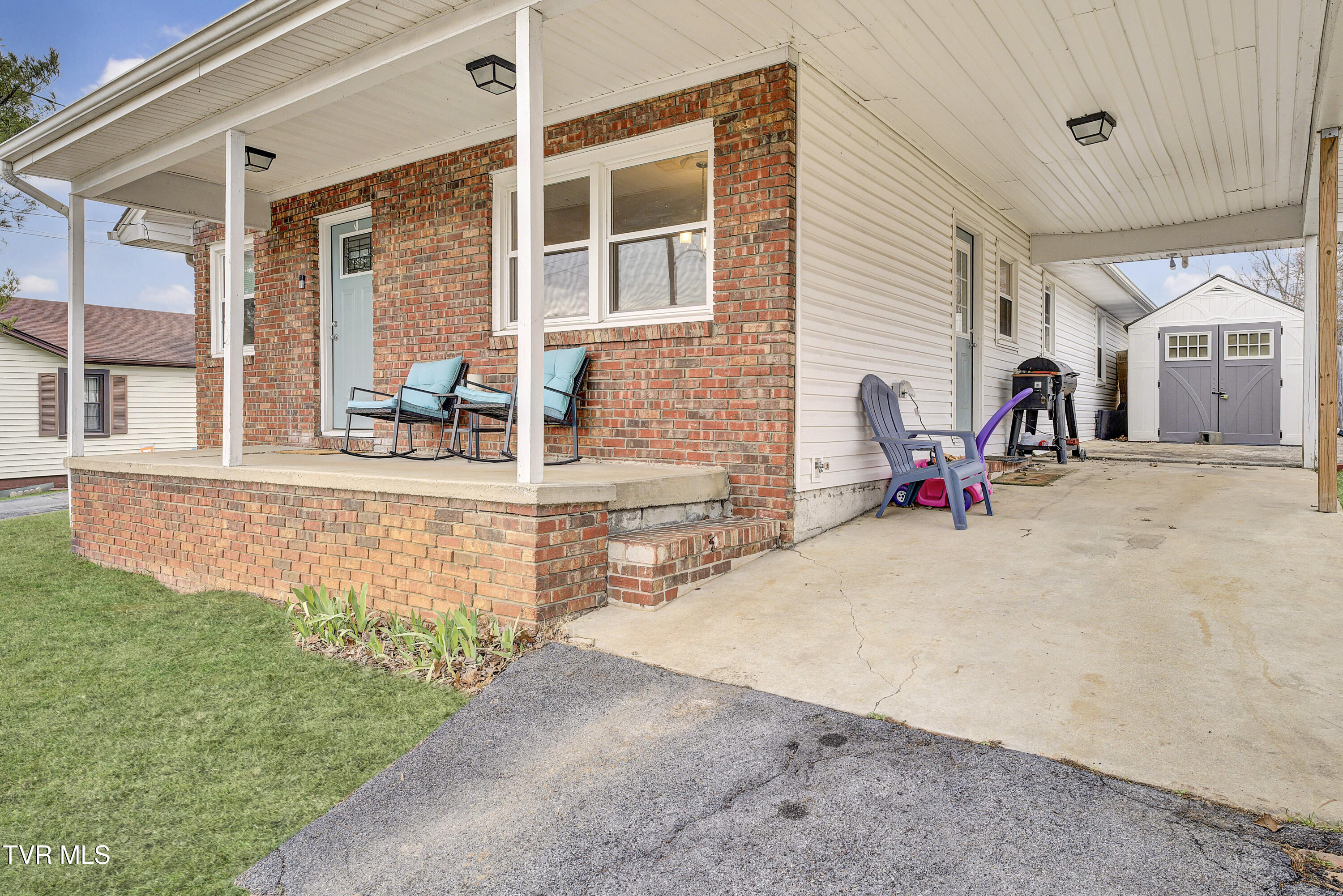 2104 Patton Street Property Photo 4