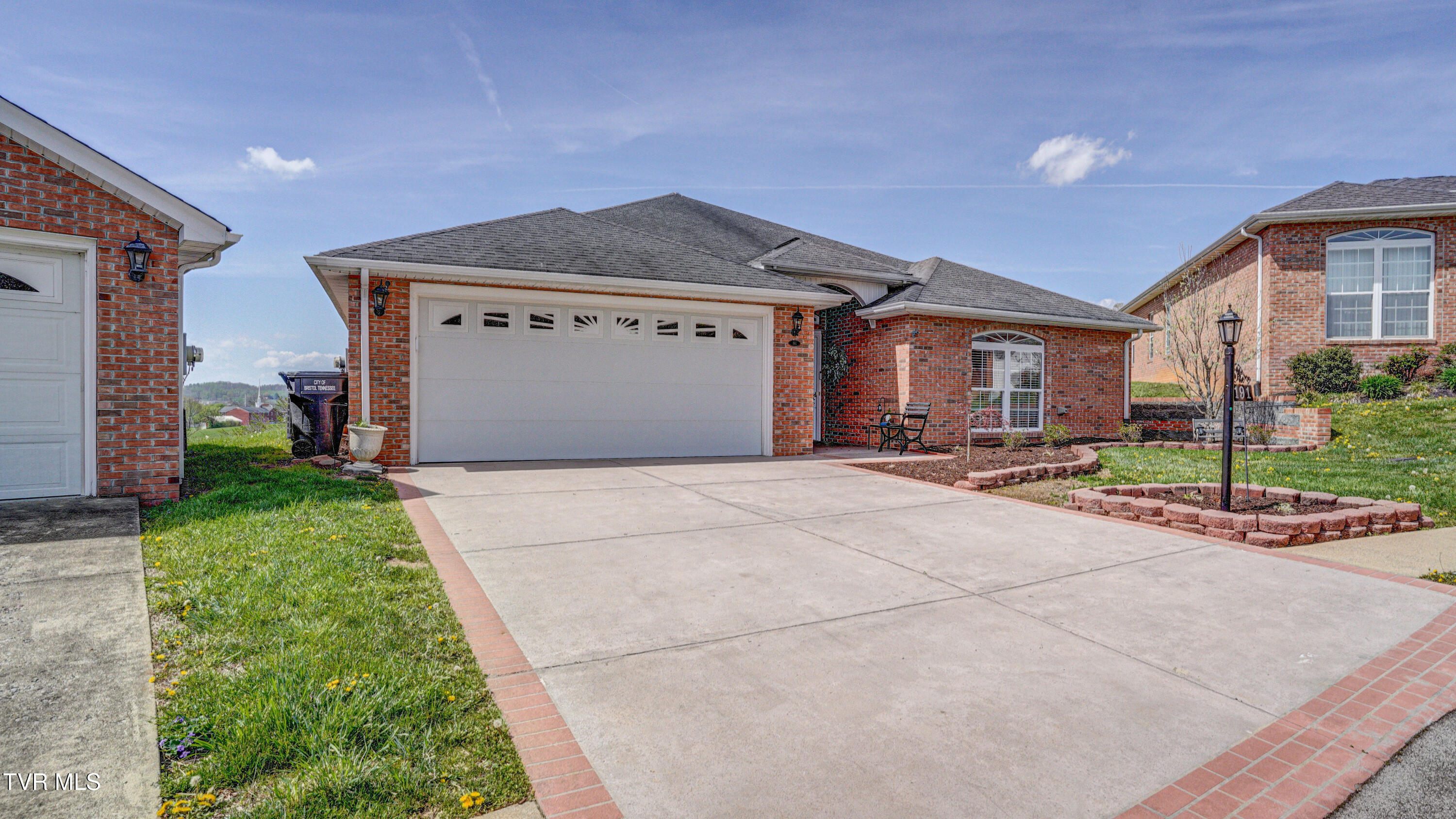 191 Apple Lake Drive Property Photo 2