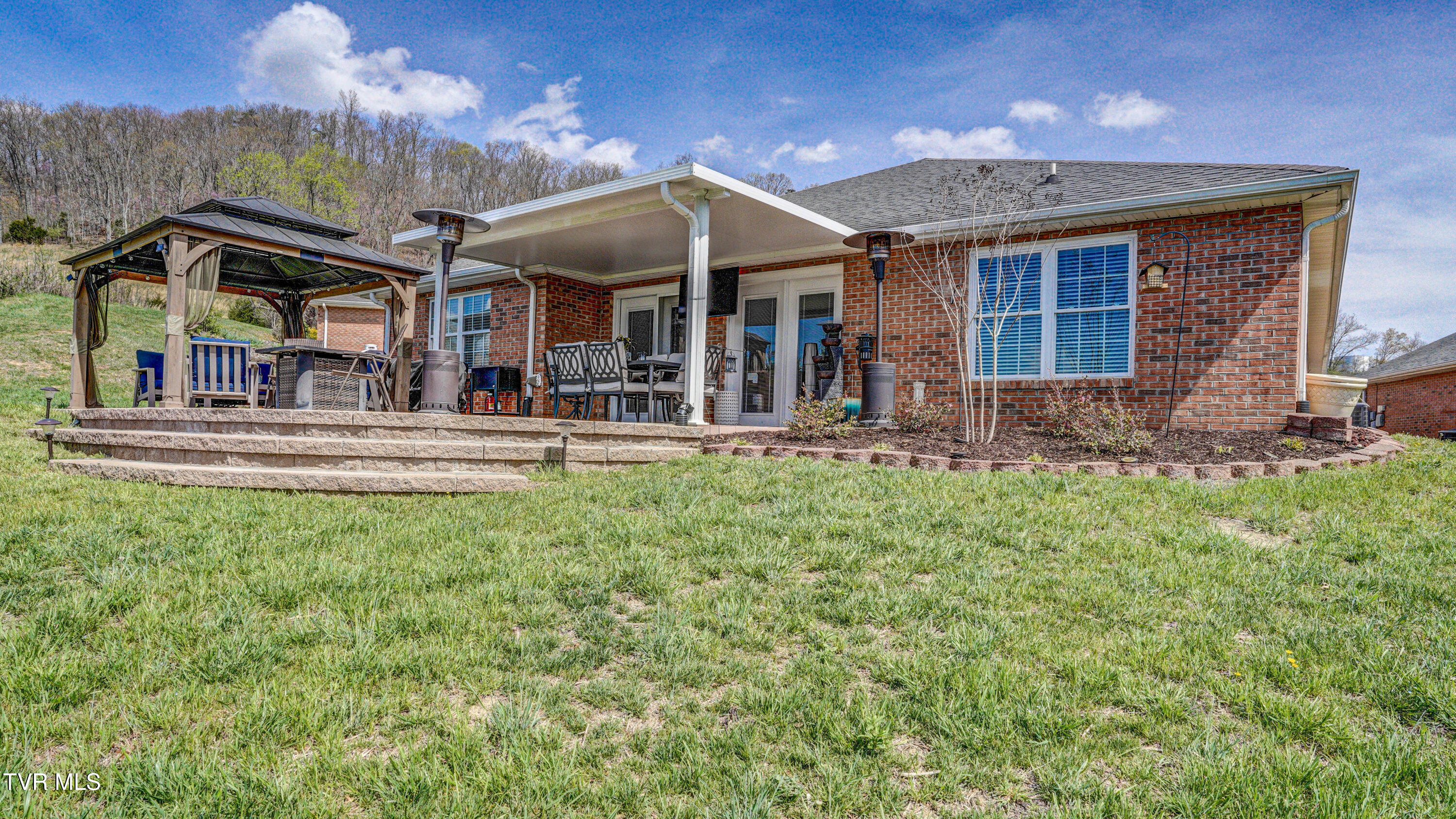 191 Apple Lake Drive Property Photo 4